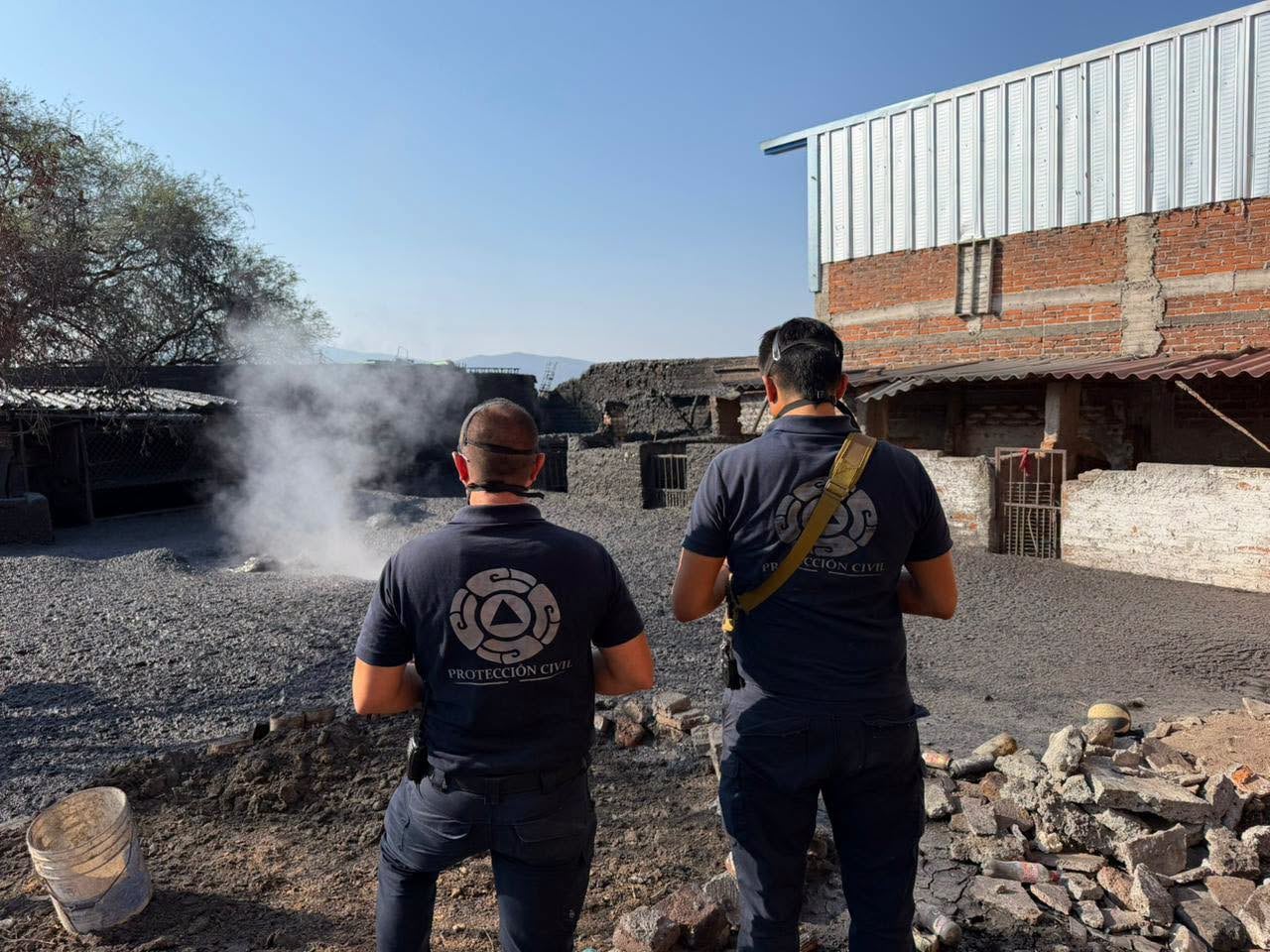 Se estableció un área restringida de aproximadamente 30 metros a la redonda y se instaló un Puesto de Comando para el monitoreo permanente