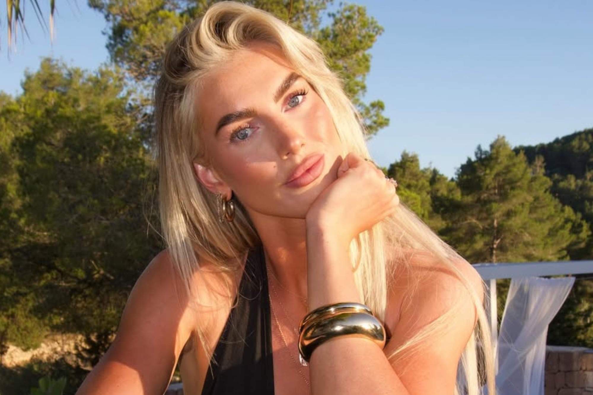 La novia británica de Marcos Senesi mostró cómo se preparó para el debut del defensor y sorprendió con su look argentino