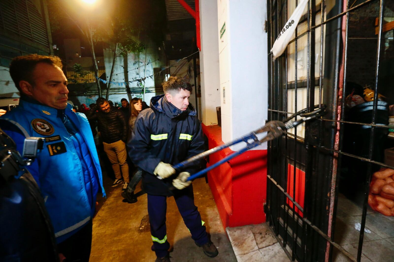Desalojan un predio tomado por una cooperativa de Grabois.