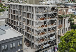 Uno de los edificios de acero en construcción