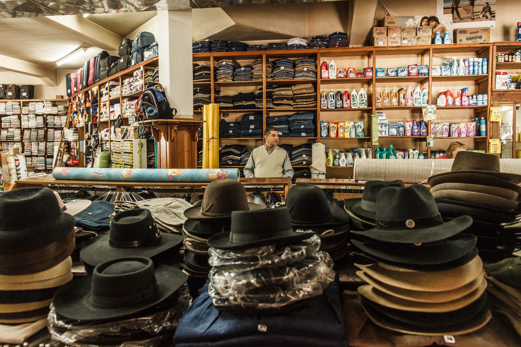 Conserva su estructura original y ofrece una experiencia única de compra en un ambiente que transporta al pasado