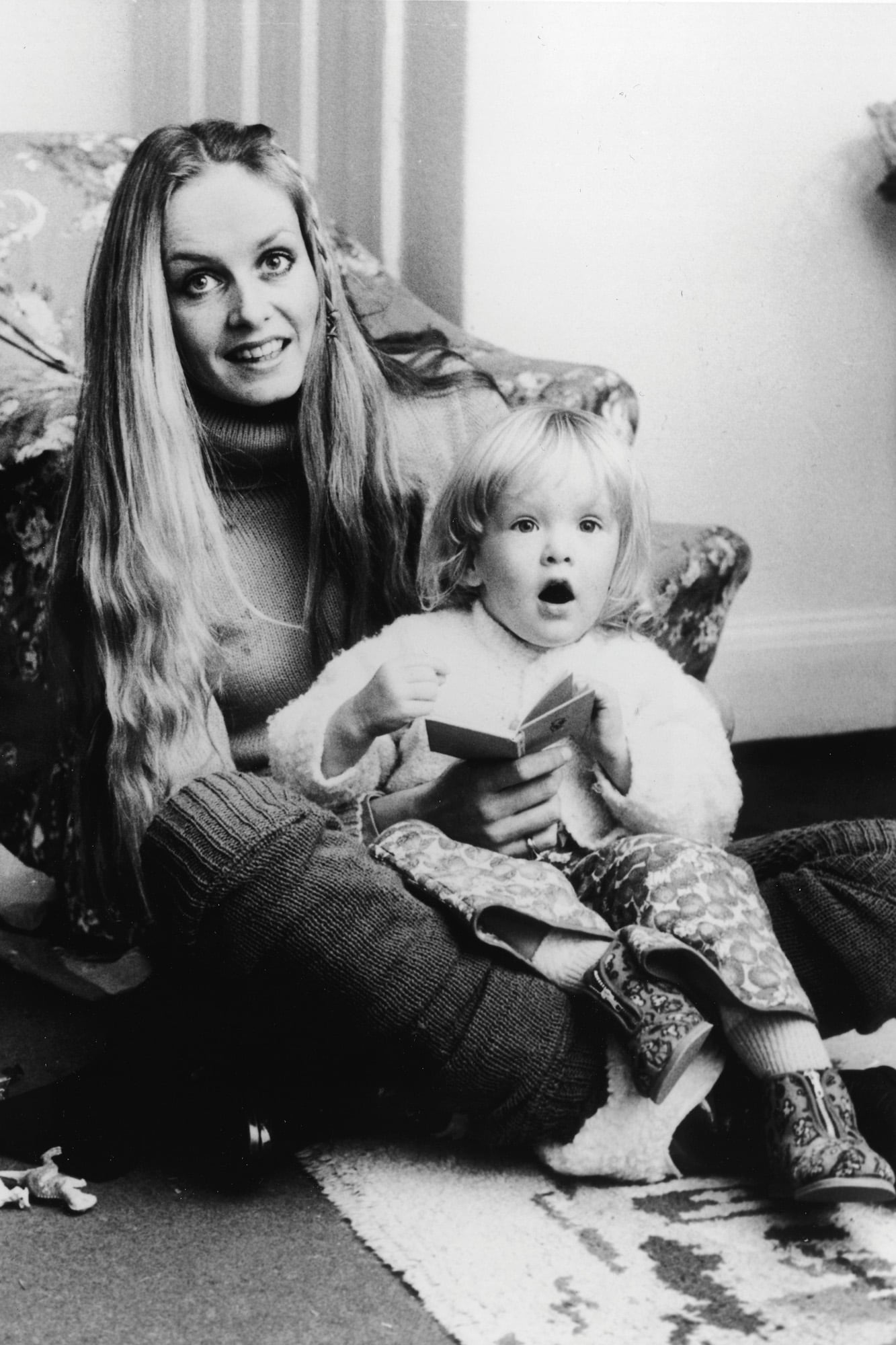 La modelo con su única hija, Carly, en 1983. Tienen un gran vínculo y planean trabajar
juntas como diseñadoras de su propia línea de ropa