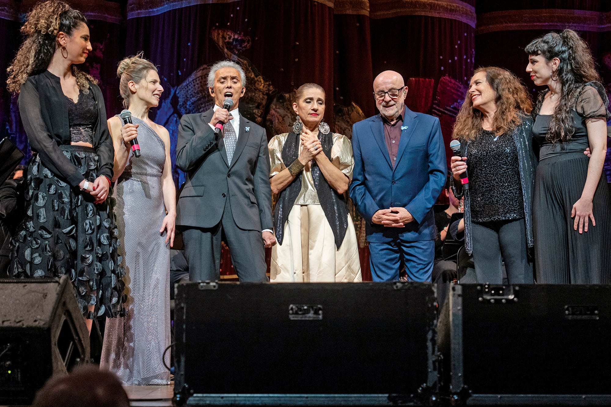 Marina Wil, Elena Roger, Jairo, Hilda Lizarazu, Juan Carlos Baglietto, Sandra Mihanovich y Luna Sujatovich pusieron su talento en un espectáculo que se llevó todos los aplausos. La producción artística estuvo a cargo de Lito Vitale y Ezequiel Silberstein
