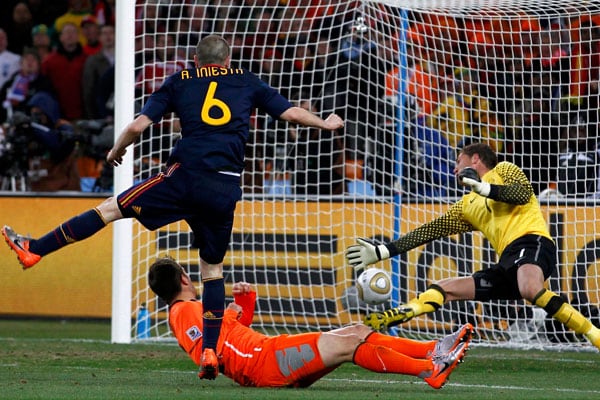 Iniesta, jugador surgido de la Masía, que le dio a España el campeonato del mundo en Sudáfrica 2010.