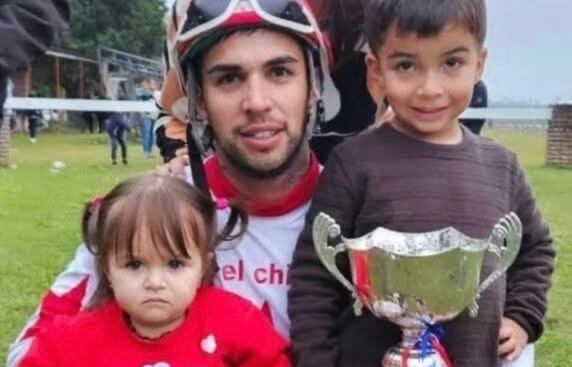 Morosini junto a los niños