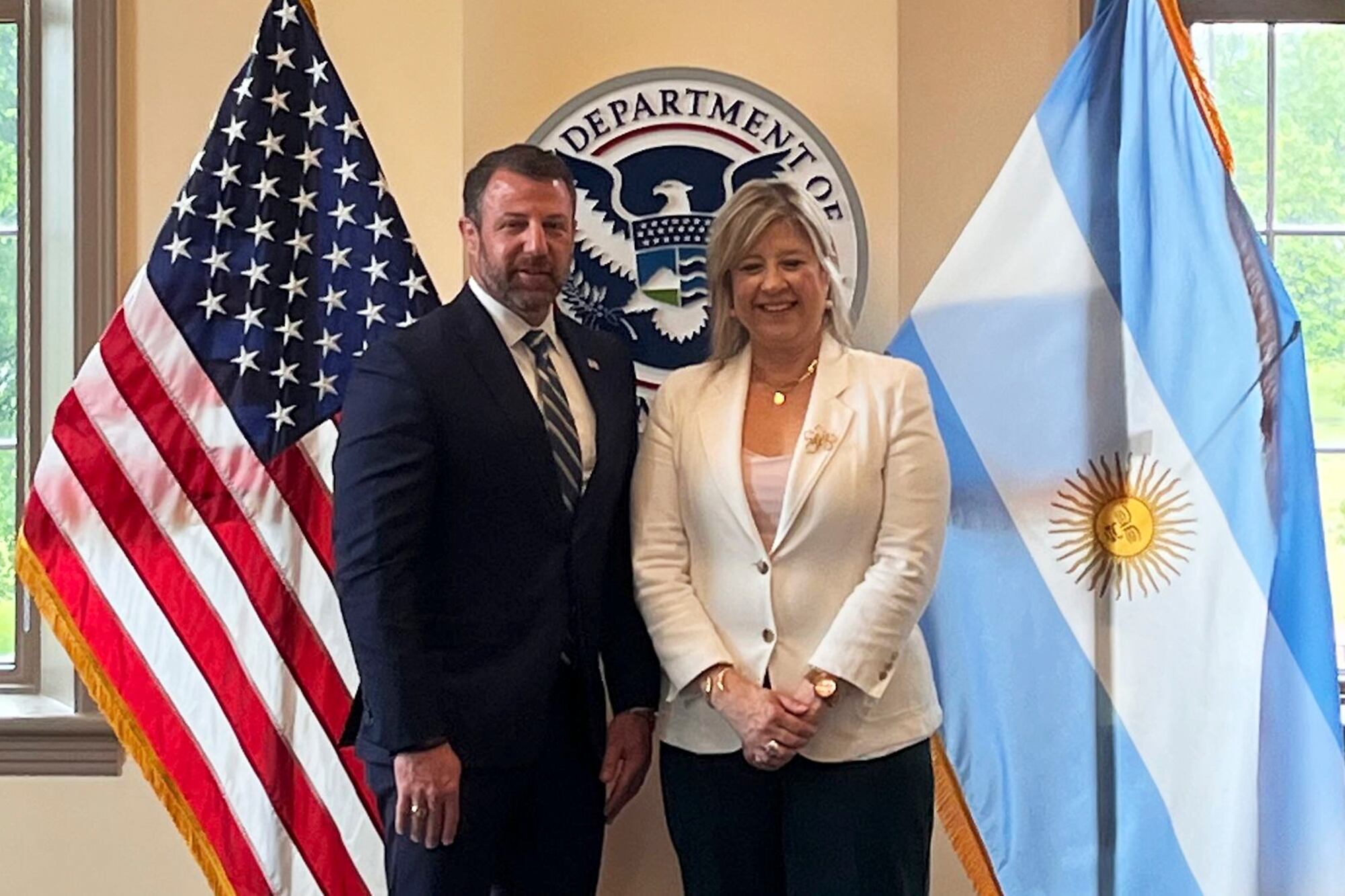 La ministra de Seguridad destacó avances en el proceso para acceder al programa Visa Waiver tras reunirse con un alto funcionario de Trump en Washington