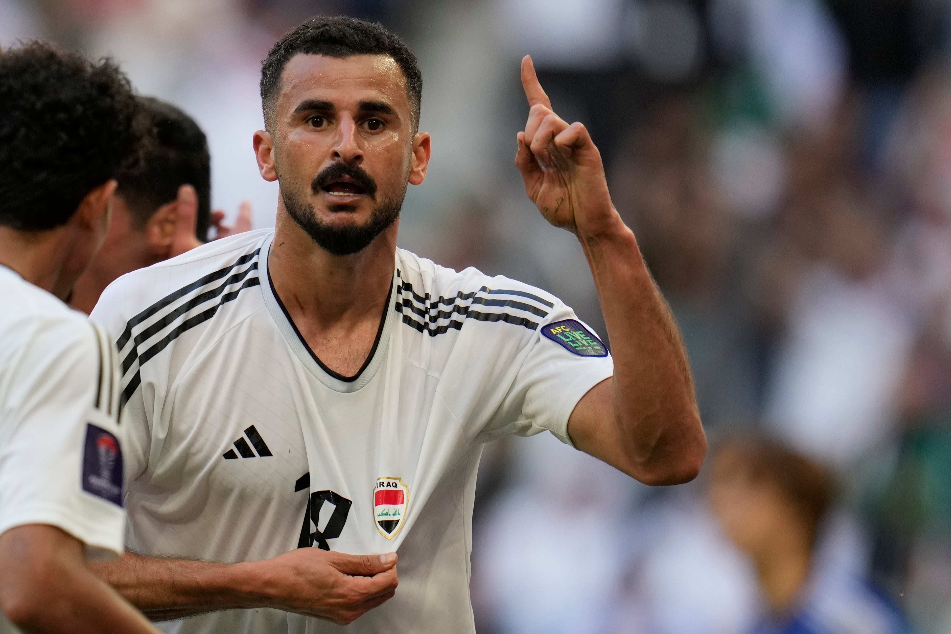 Aymen Hussein, de Irak celebra un gol de su equipo