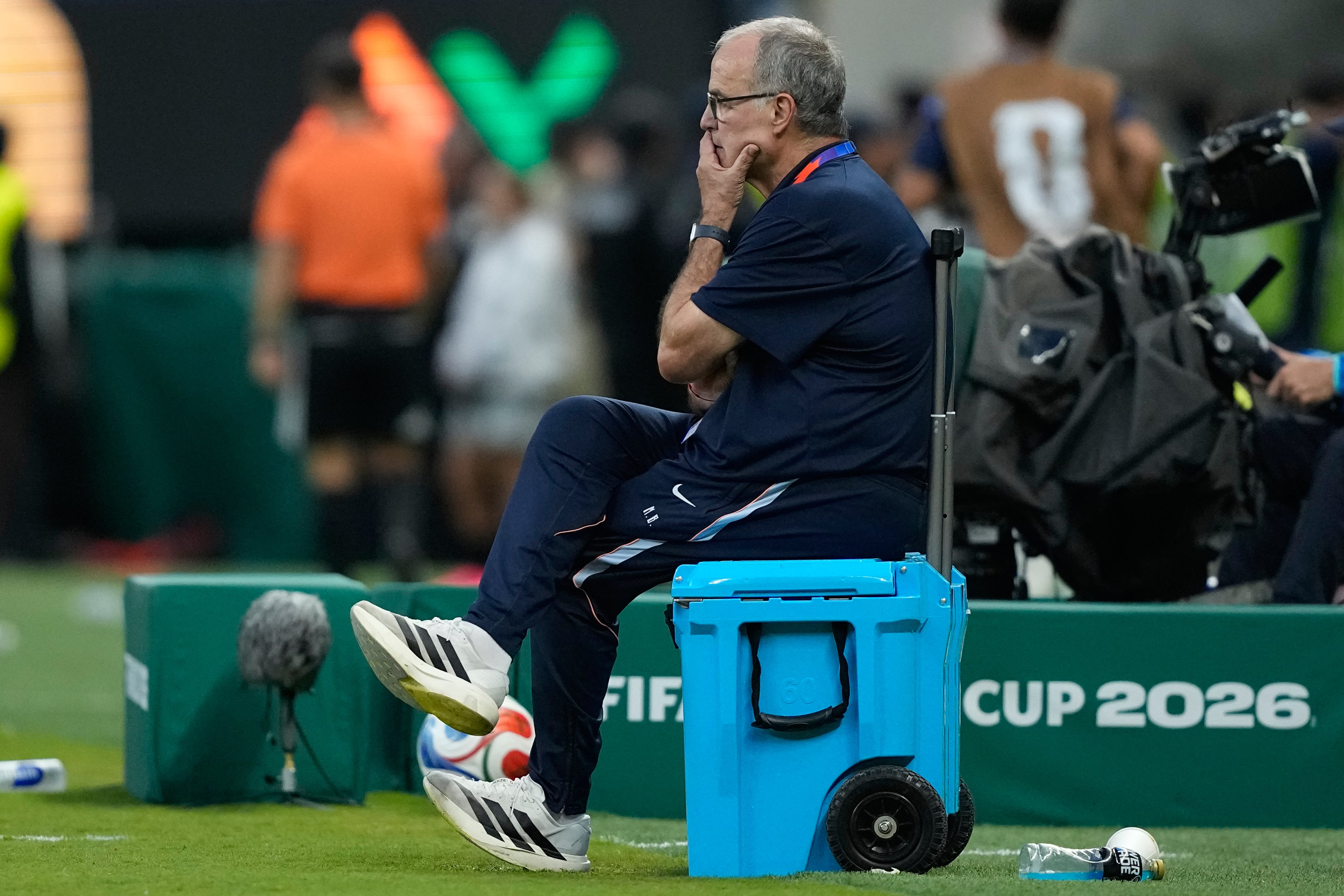 Bielsa dará una conferencia de prensa el martes luego de que Uruguay quedara eliminado del Mundial.