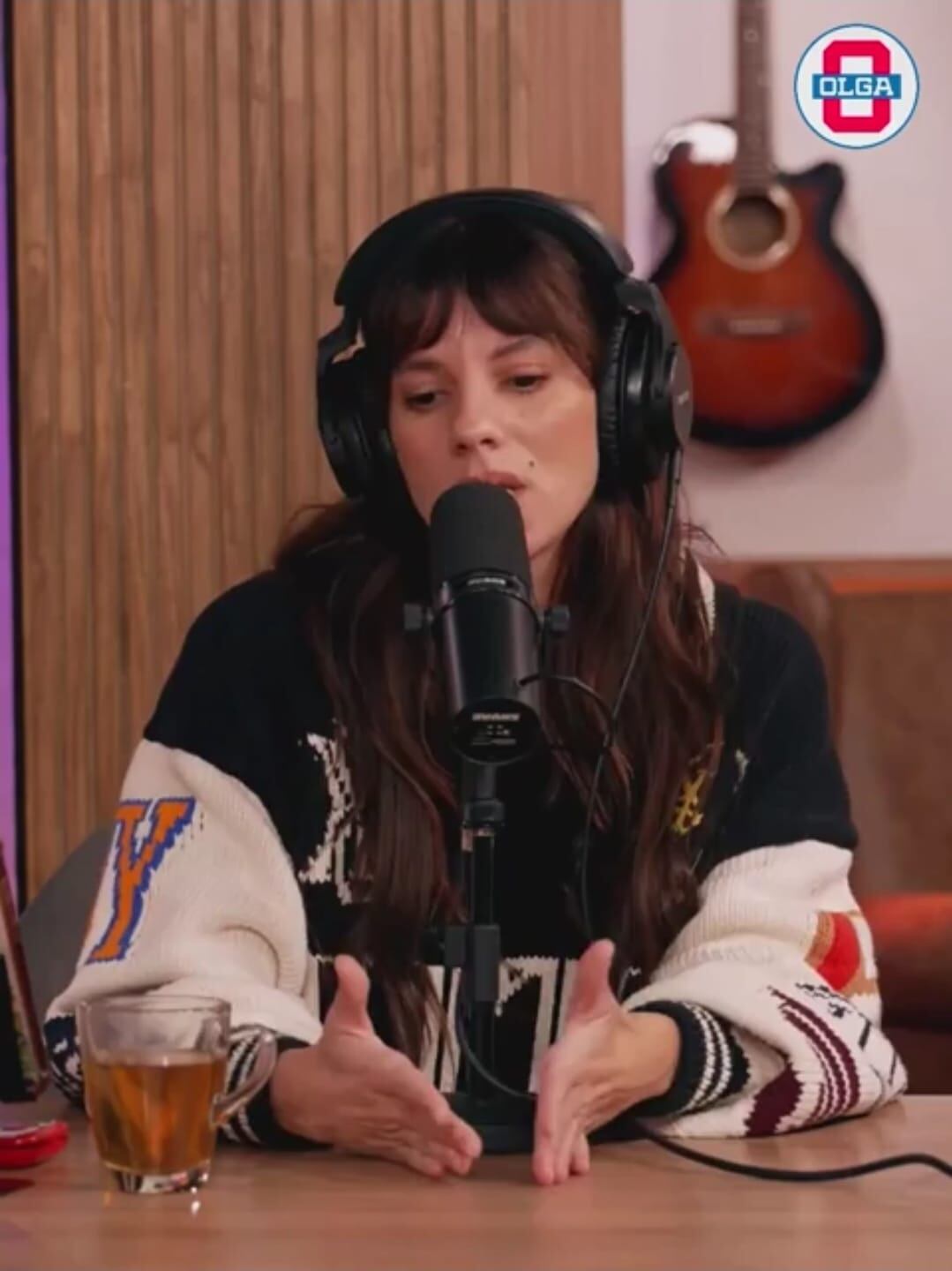 En todo momento Accardi mostró las manos en cámara: esto significa un gesto de veracidad en su relato, según el especialista