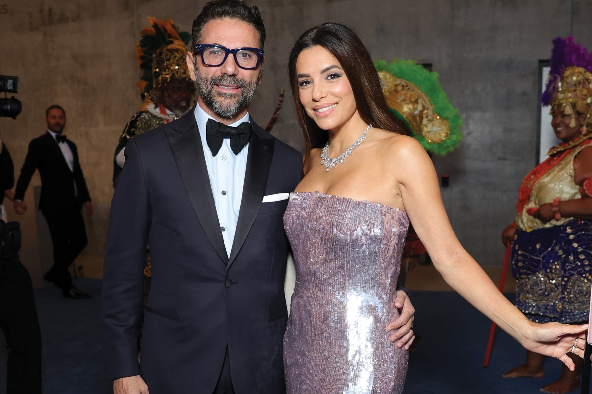 A puro brillo con un
sensual strapless, Eva
Longoria posa con su
marido, Pepe Bastón.
En mayo cumplirán
diez años de casados