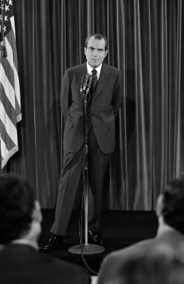El presidente Richard Nixon habla ante la prensa en 1970. Su administración dio origen al concepto de “presidencia imperial”, con el que hoy se compara el ejercicio del poder de Donald Trump