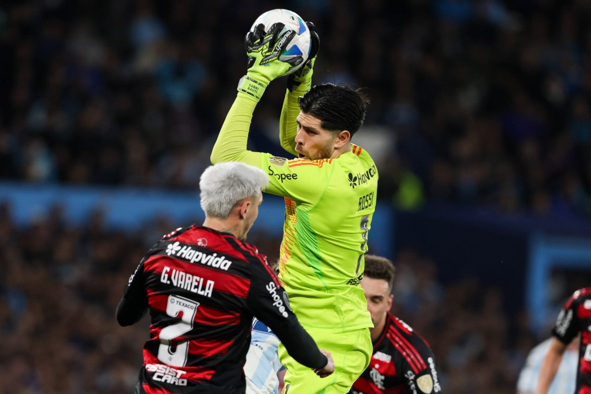 Agustín Rossi fue la gran figura de Flamengo en el partido vs. Racing en el Cilindro