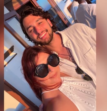 Gini y Christopher se mantienen en contacto regularmente, sin importar la distancia que los separa