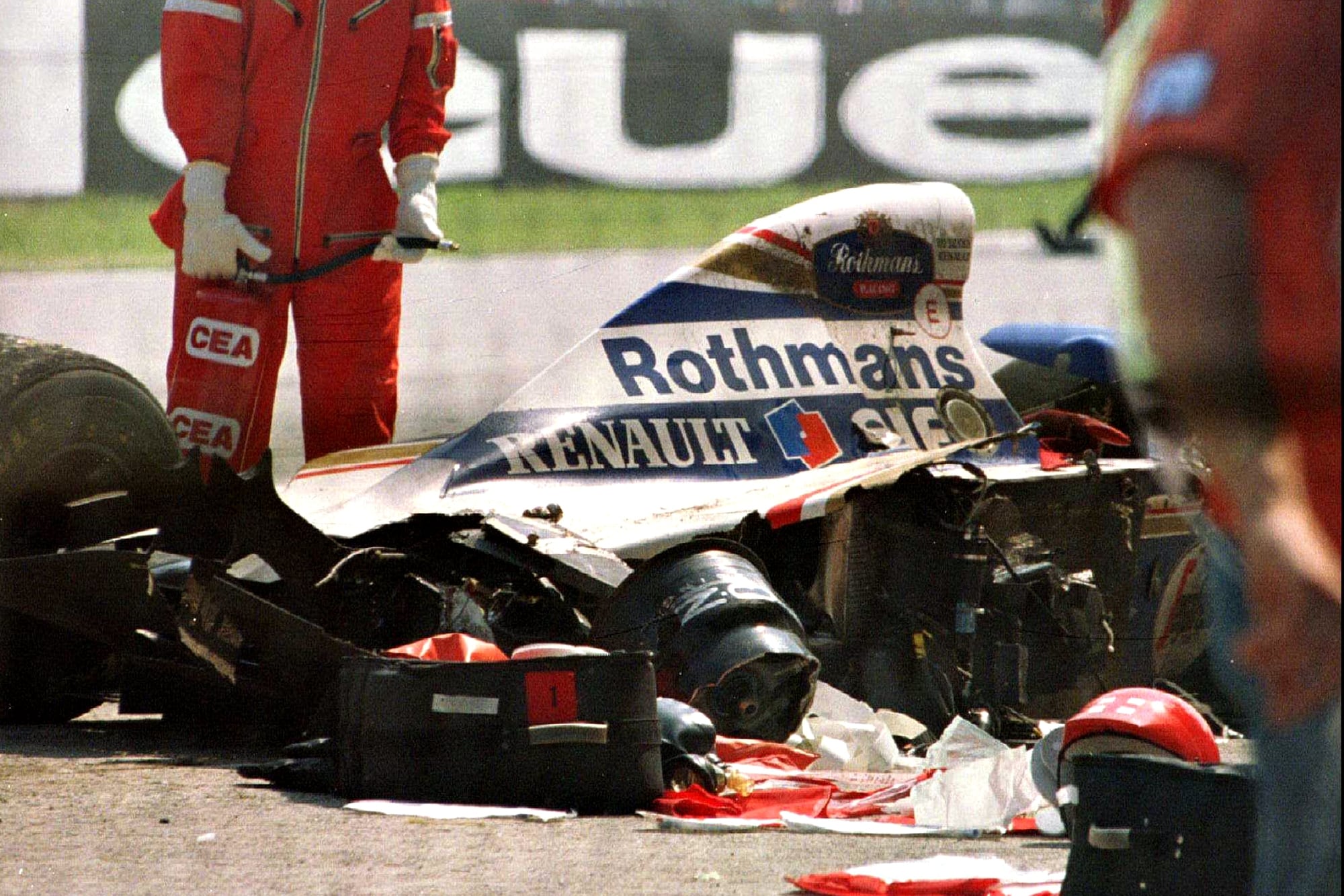 Ayrton Senna murió el 1 de mayo de 1994: los paramédicos le hicieron una traqueotomía en plena pista para salvarlo pero no lo lograron