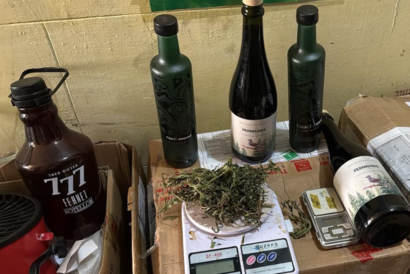 Elaboraban y vendían bebidas alcohólicas con cannabis: fueron detenidos