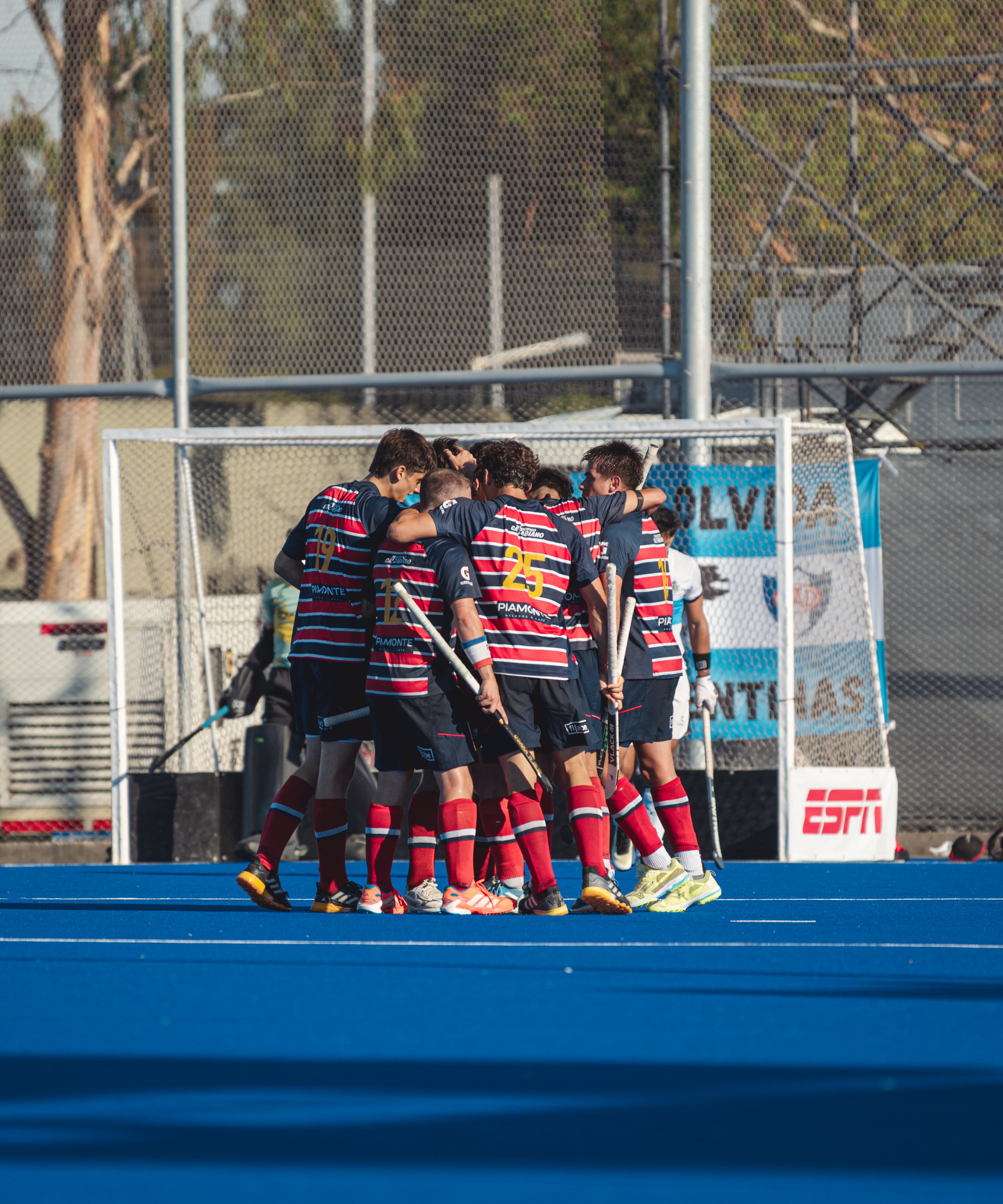 El festejo de Ducilo ante GEBA en un empate que tuvo de todo