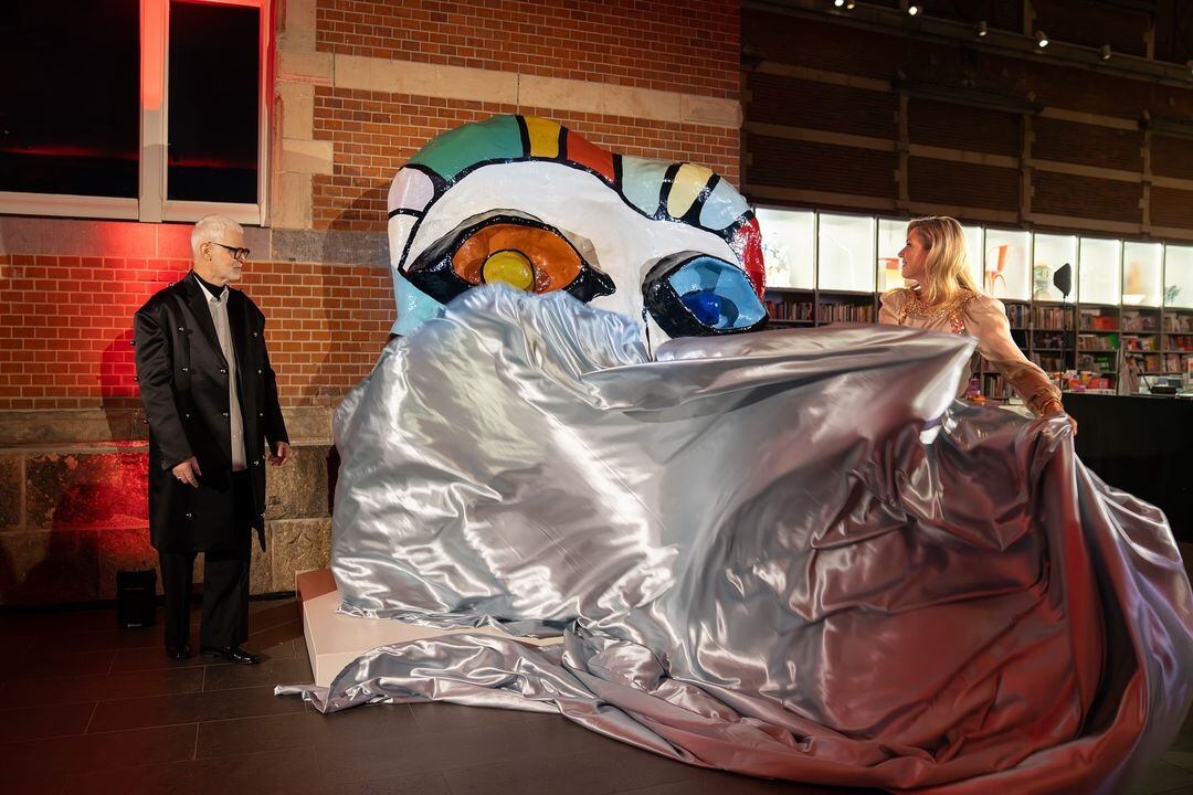 El jueves, la reina de los Países Bajos inauguró el Salón de Esculturas Don Quijote, un nuevo jardín de esculturas del Museo Stedelijk (Foto: Instagram @koninklijkhuis)
