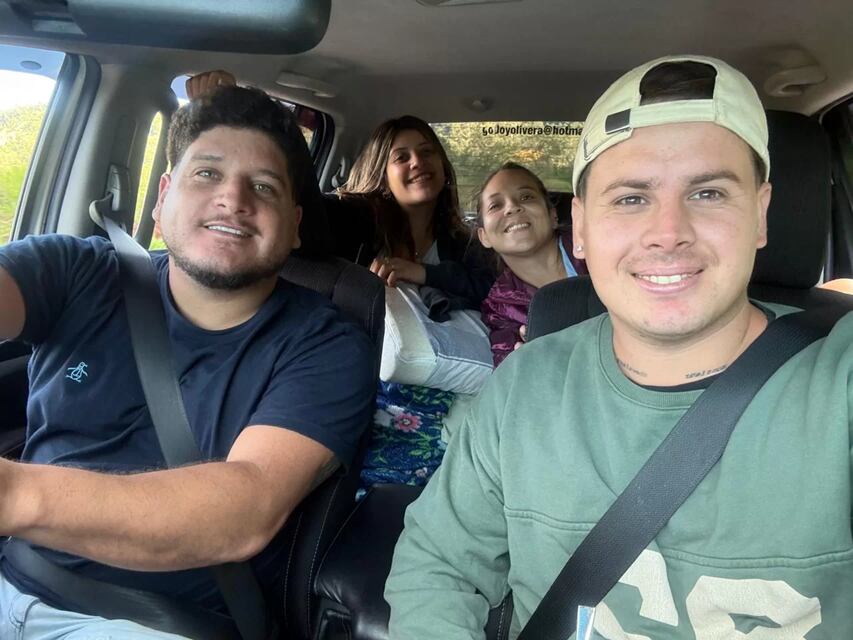 El grupo de jóvenes a los que le robaron la camioneta en Playa Brava.