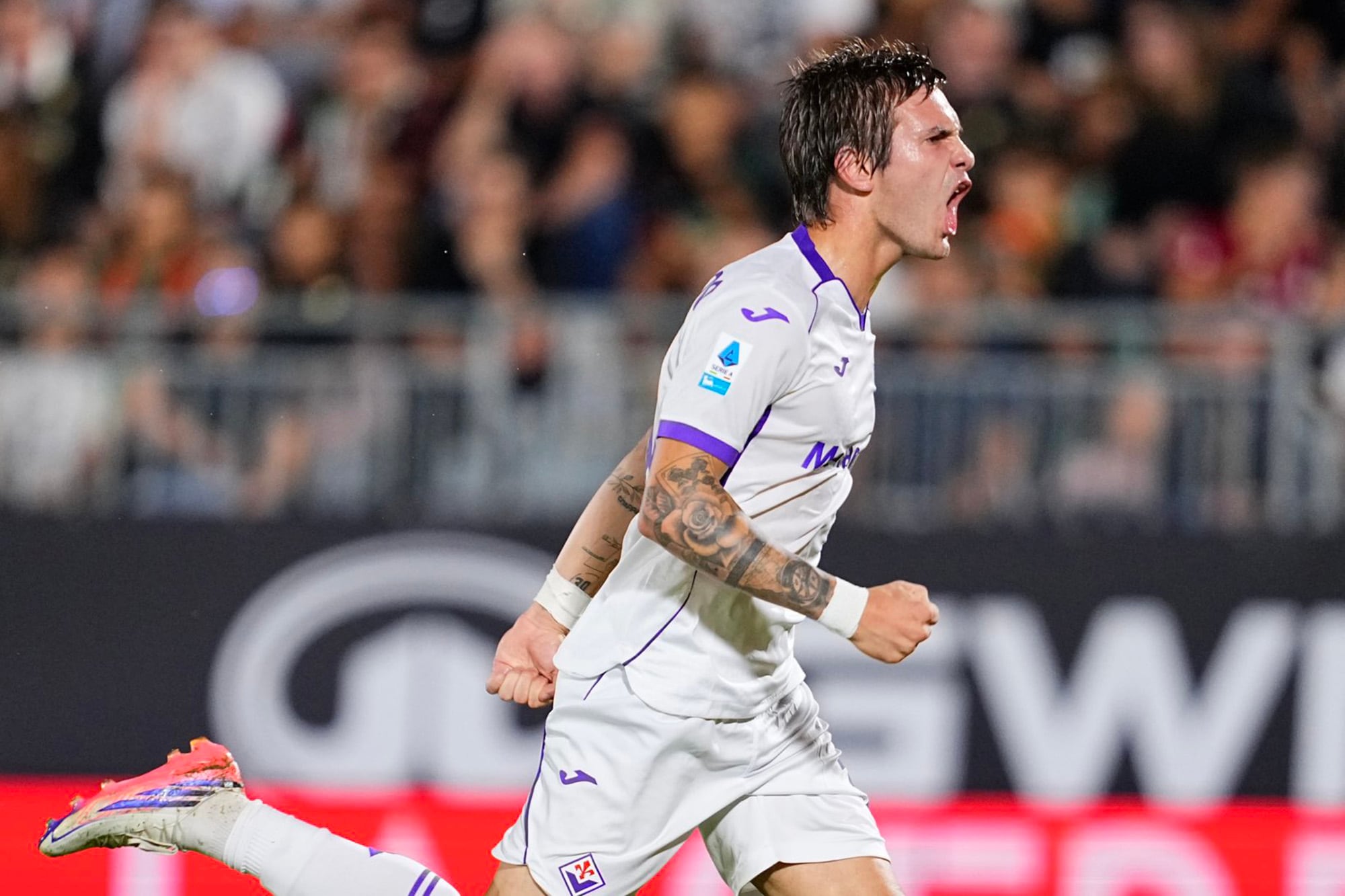 Mastantuono marcó sus primeros dos goles con Fiorentina