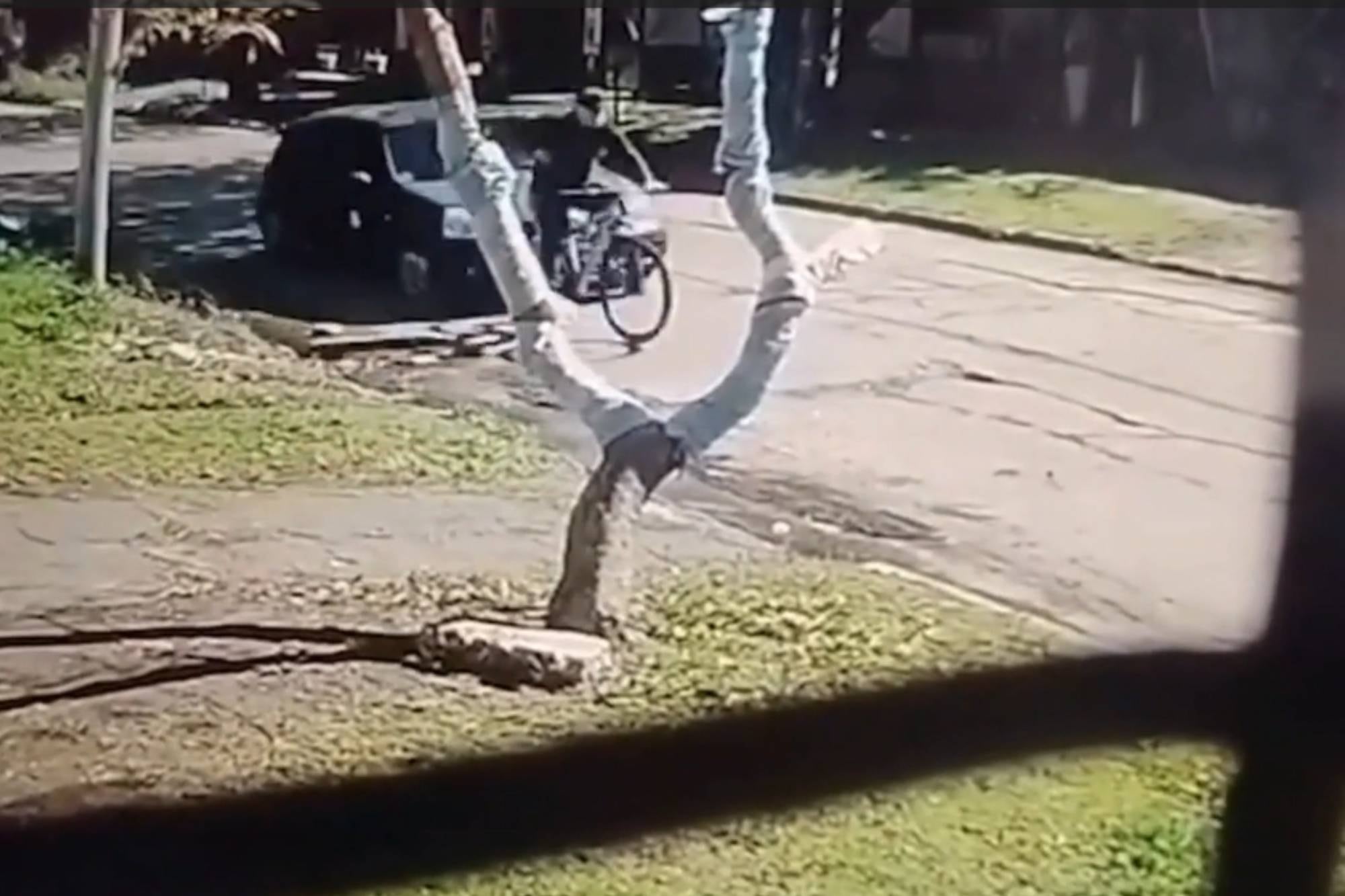 Son amigos, discutieron tras una salida y horas después uno de ellos atropelló al otro con el auto
