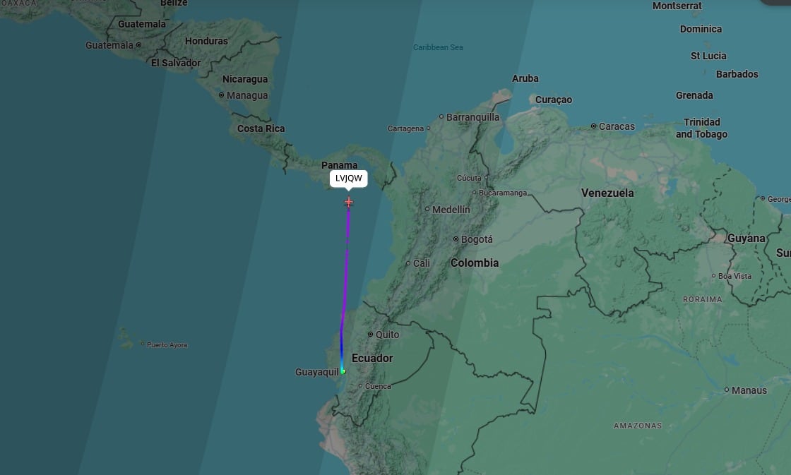 El avión de Baires Fly hizo una escala técnica en Ecuador y ahora sigue rumbo a Estados Unidos