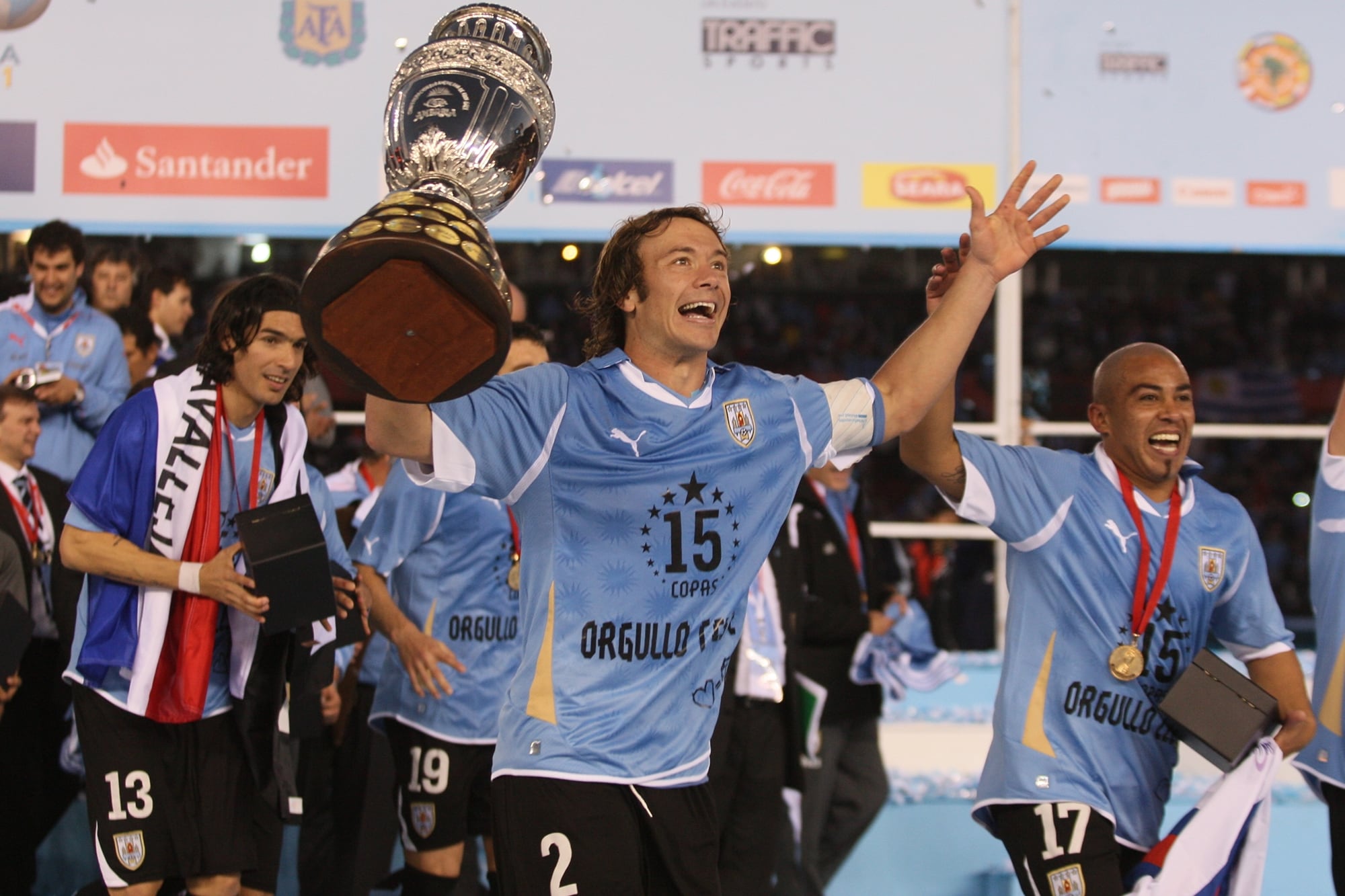 Diego Lugano volvió a hablar de los penales de Messi en Qatar... y ahora apuntó a Cristiano Ronaldo 7 Lugano ganó la Copa América 2011
