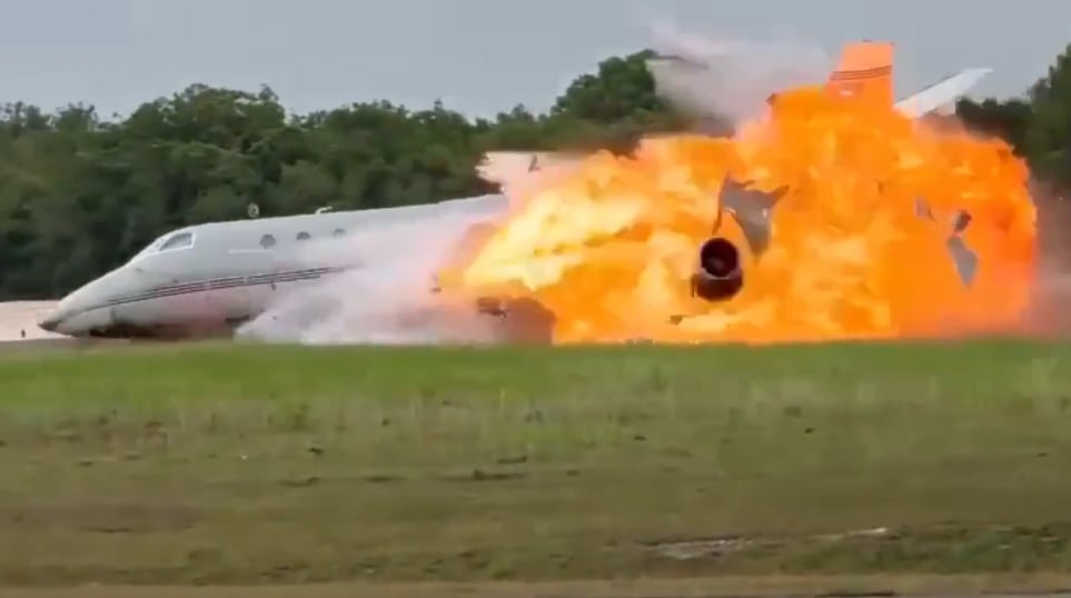 Video: un avión privado explotó en la pista de aterrizaje de un aeropuerto de República Dominicana