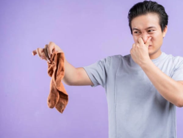 la microbióloga aconseja evitar medias y calzado que favorezcan la sudoración