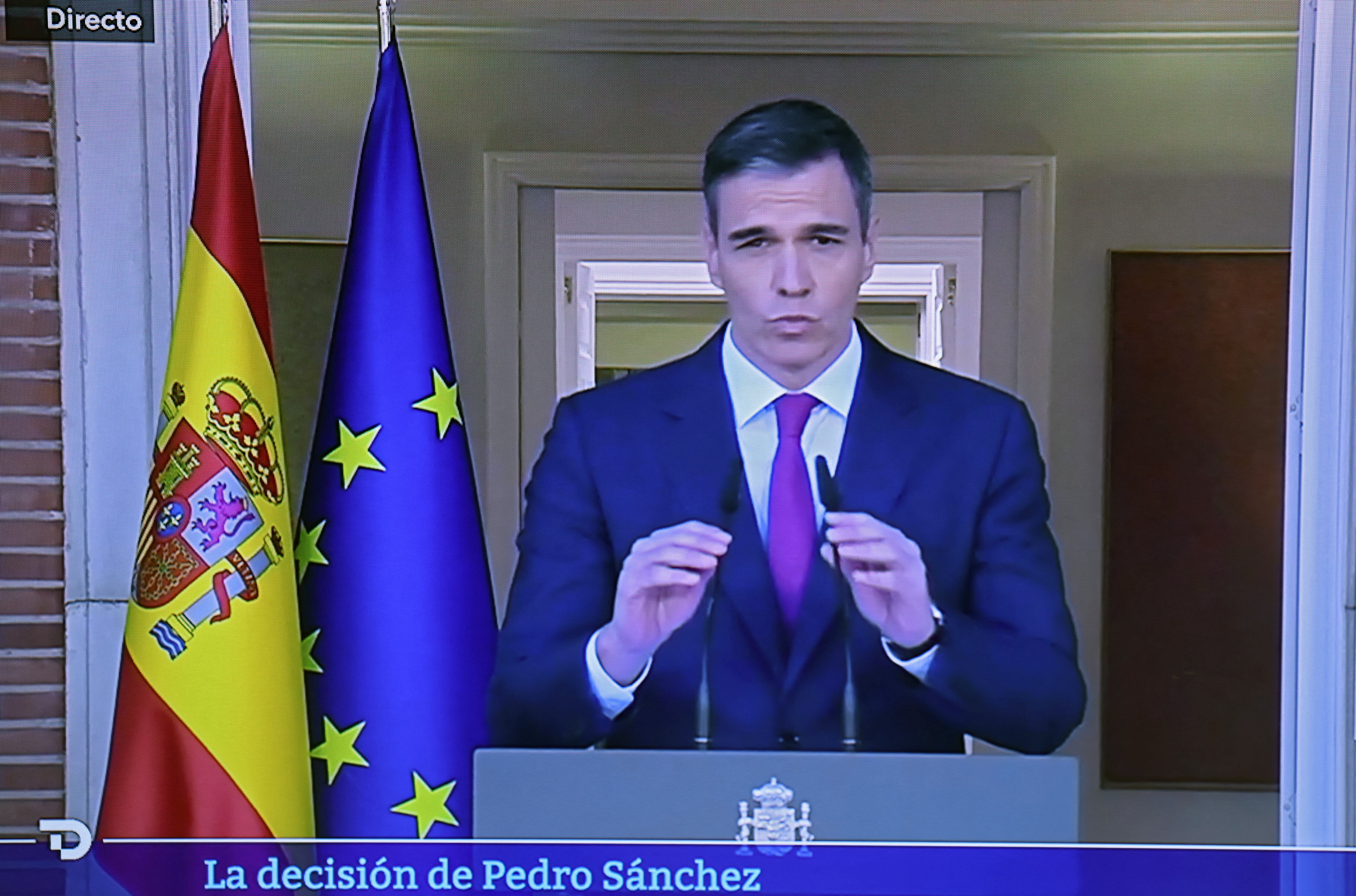Pedro Sánchez anuncia que seguirá en el poder en España tras la amenaza de renuncia por la investigación a su esposa