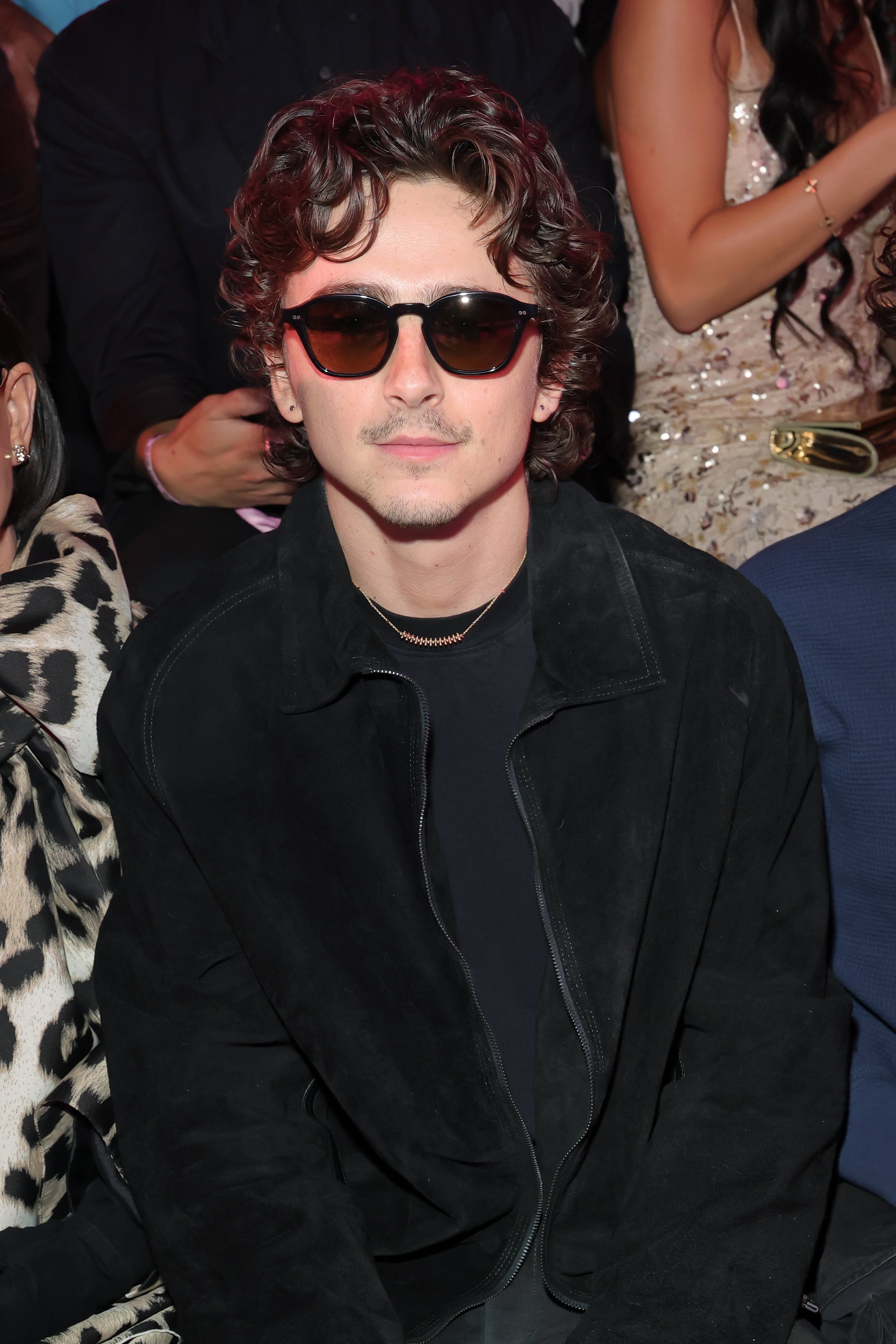 Timothée Chalamet no quiso perderse el debut de su novia, Kylie Jenner, en la pasarela. El actor, de 30 años, siguió el espectáculo desde la primera fila, sonriendo y aplaudiendo mientras la empresaria desfilaba. Tras protagonizar Marty Supremo, por la que recibió una nominación al Oscar, se prepara para regresar como Paul Atreides en Duna: parte tres, cuyo estreno está previsto para diciembre