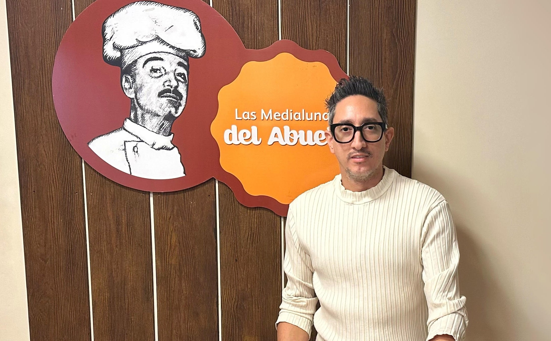 Adrián Sánchez es la segunda generación de Las medialunas del abuelo