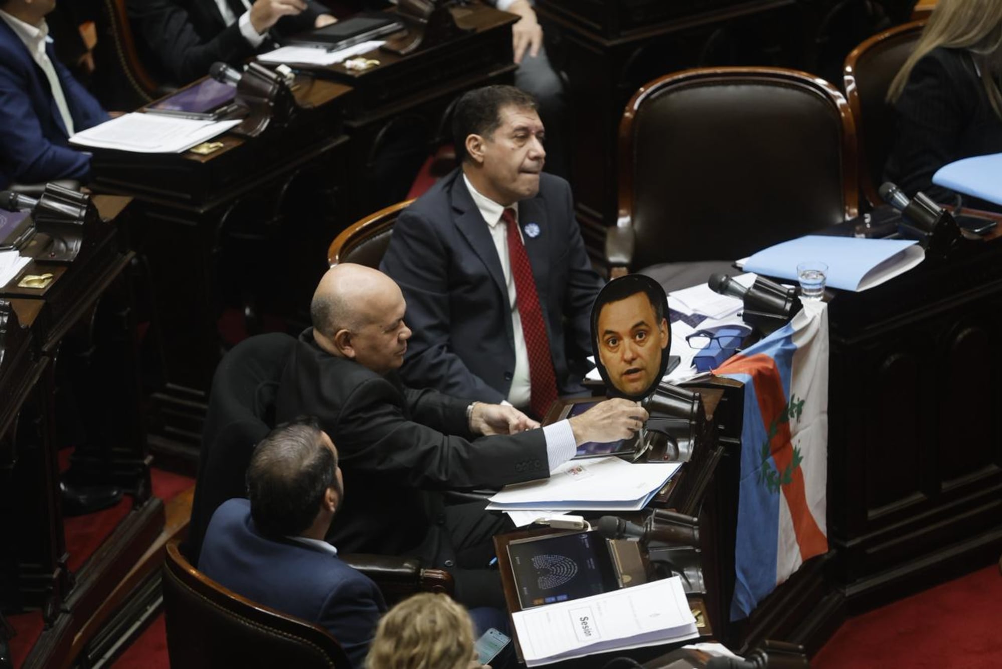 Aldo Leiva, ante Martín Menem