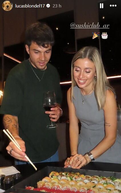 La alegría de la pareja en el cumpleaños del futbolista