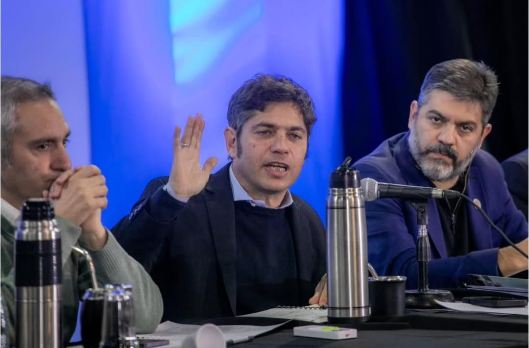 Kicillof junto a dos de sus principales laderos, los ministros Carlos Bianco y Andrés