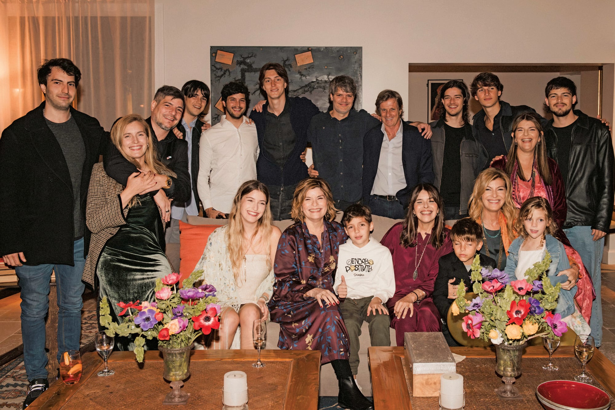 De izquierda a derecha, sentados: Candelaria Muniz Barreto, Teresa, Valentino y Marité Costantini, Santino, Soledad y Francisca Costantini. Parados: Emilio y Delfina Muniz Barreto, Tomás Costantini, Benjamín y Pancho Galeazzi, Joaquín Muñiz Barreto, Edo Costantini, Dante y Gero Galeazzi, Mateo Estévez, Mariana Costantini y Facu Estévez