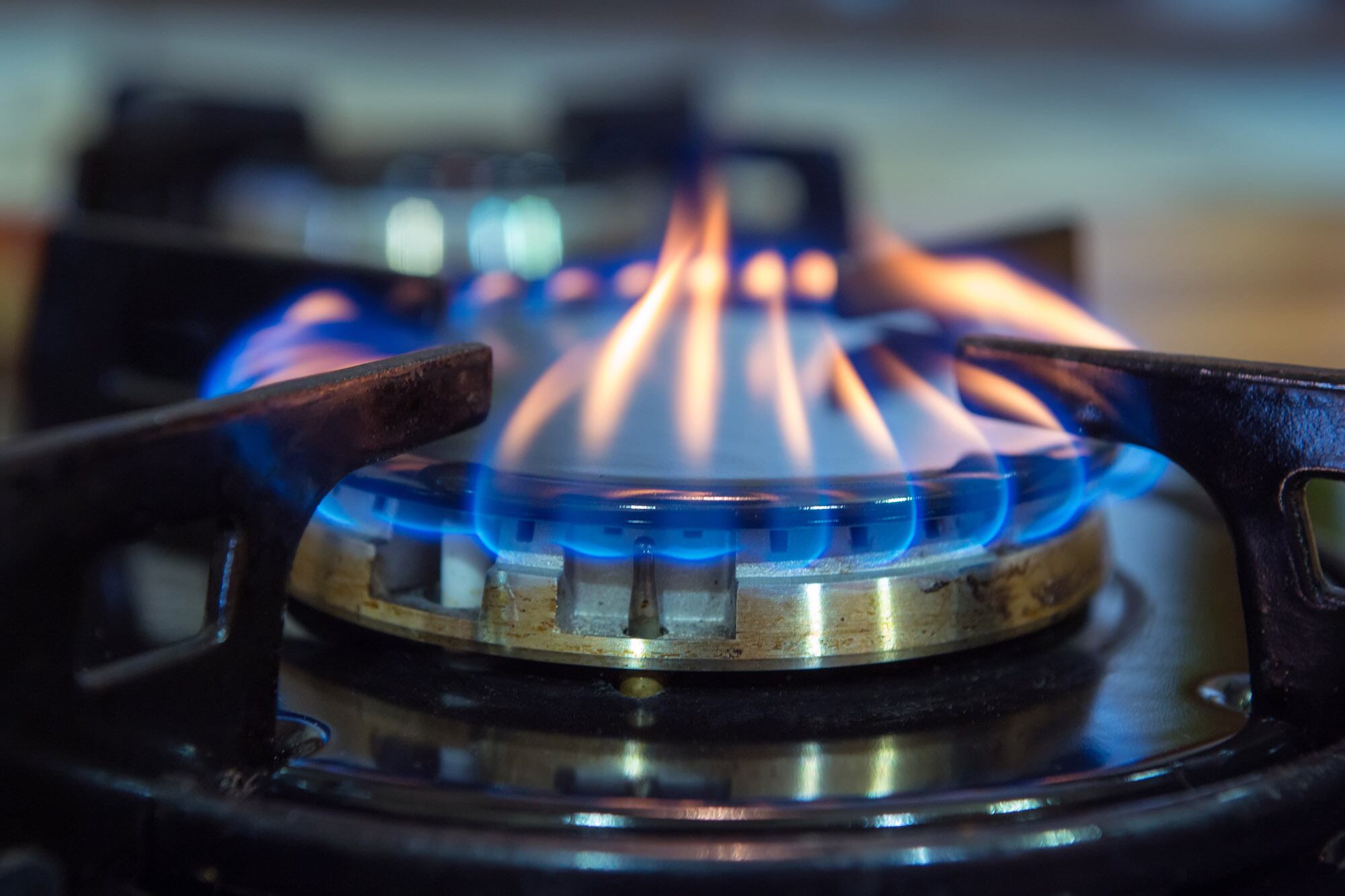 El Gobierno oficializó los aumentos en las tarifas de gas y luz para octubre: de cuánto es la suba