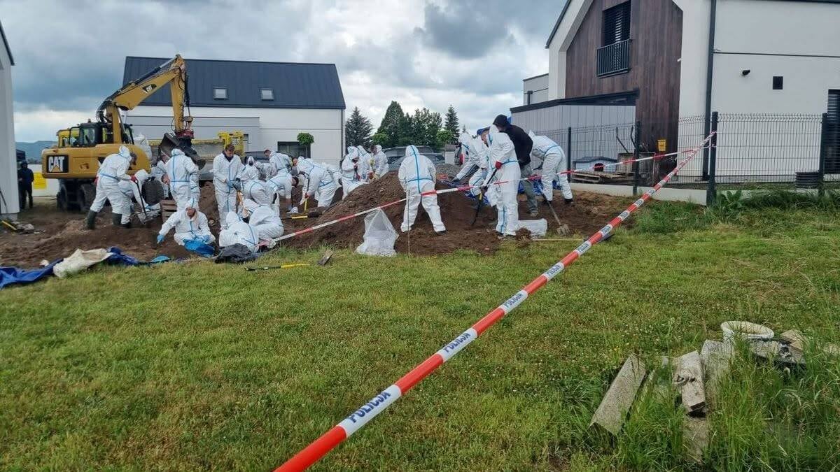 Horror en Polonia: detuvieron a una médica tras el hallazgo de 34 fetos enterrados en el jardín de su casa