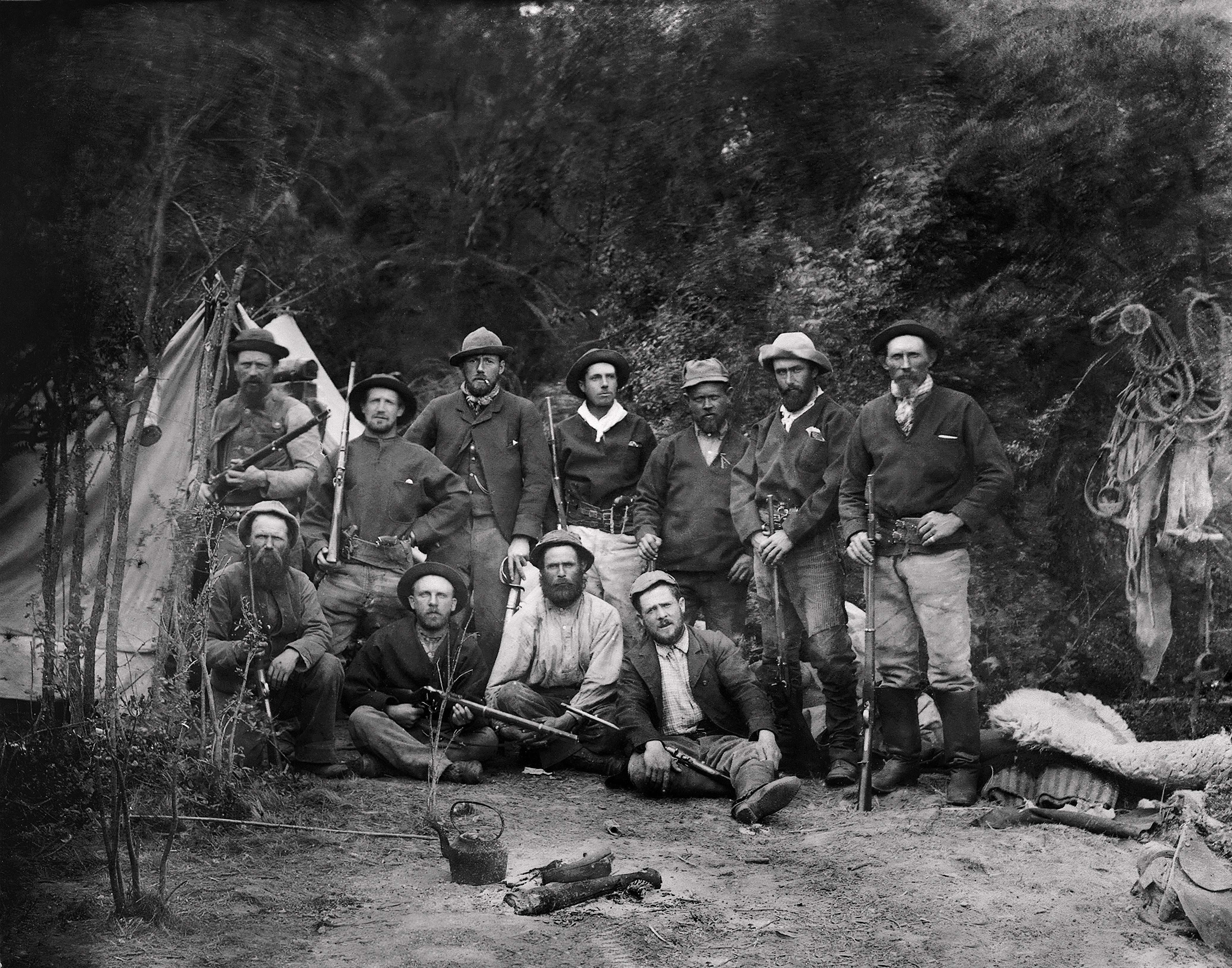 Grupo de Rifleros no identificados en Cwm Hyfryd (Valle Hermoso). 1888.