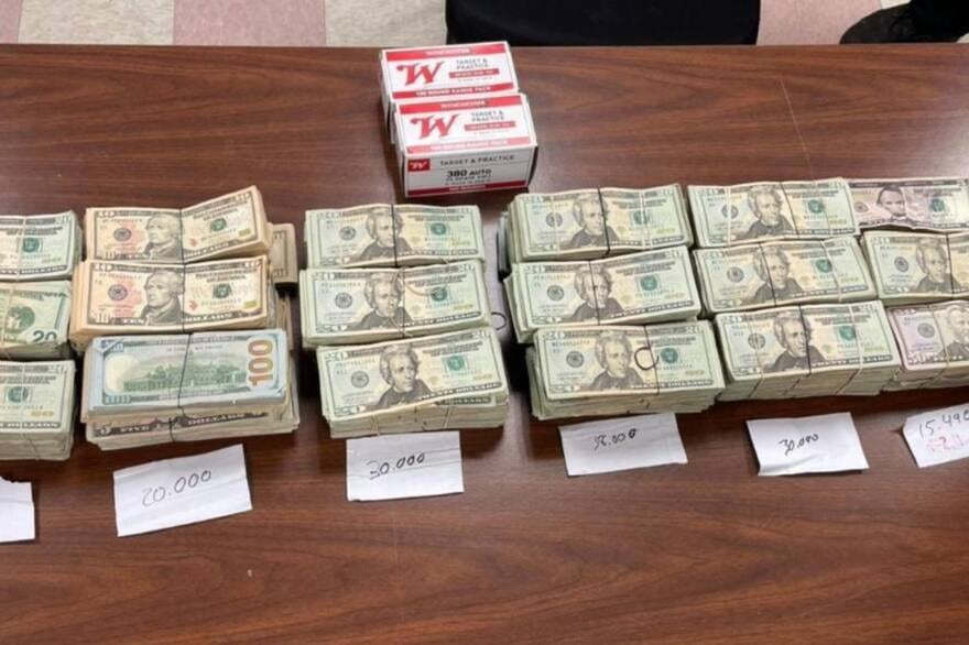 En junio de 2024, en el mismo cruce, la CBP confiscó US$159.531 y 200 cartuchos de munición calibre .38 durante otra inspección vehicular