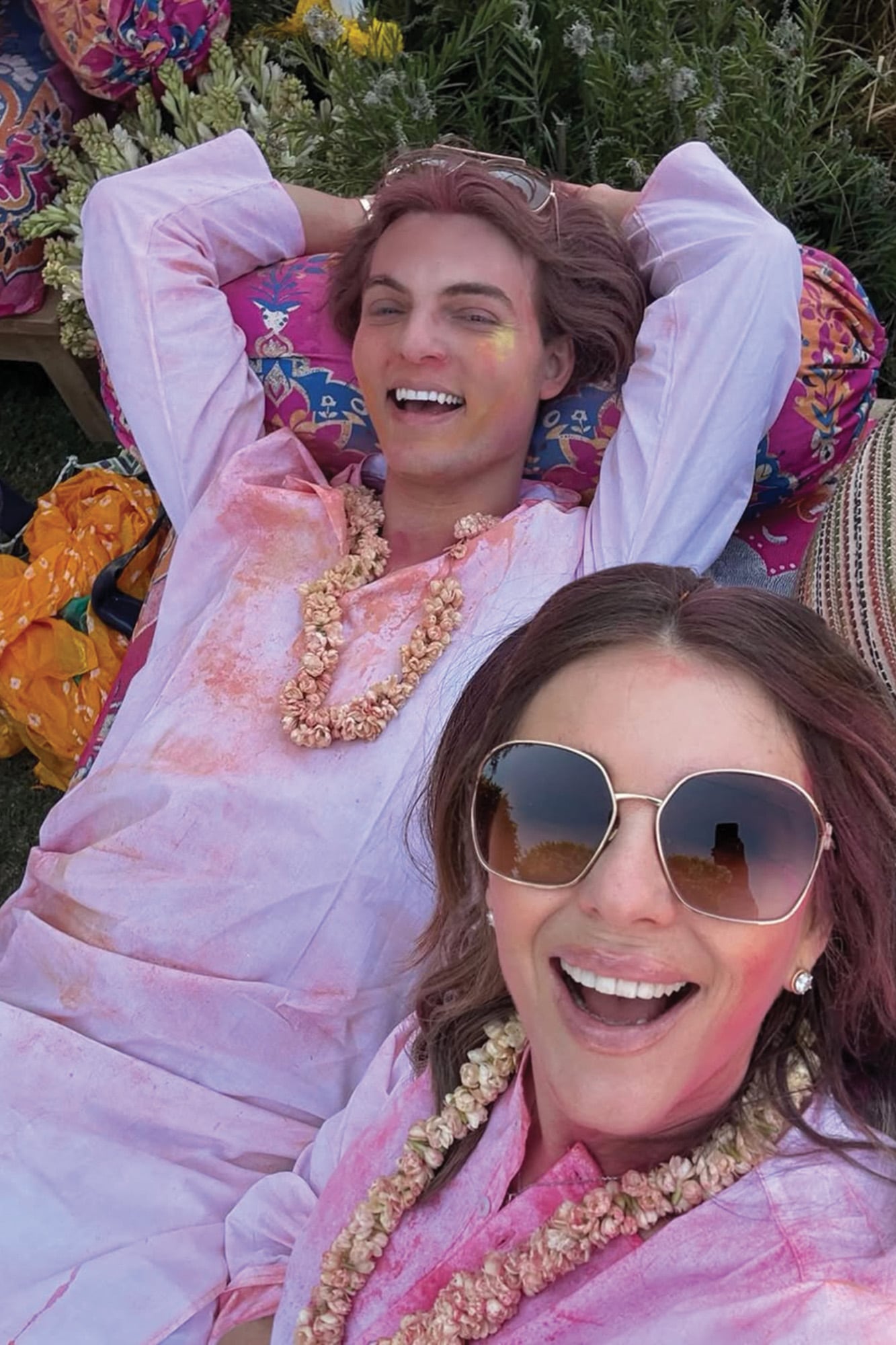 “¡Feliz Holi! Qué momento glorioso para estar en la bella India con algunas de mis
personas favoritas en el mundo”, escribió Liz en su cuenta de Instagram