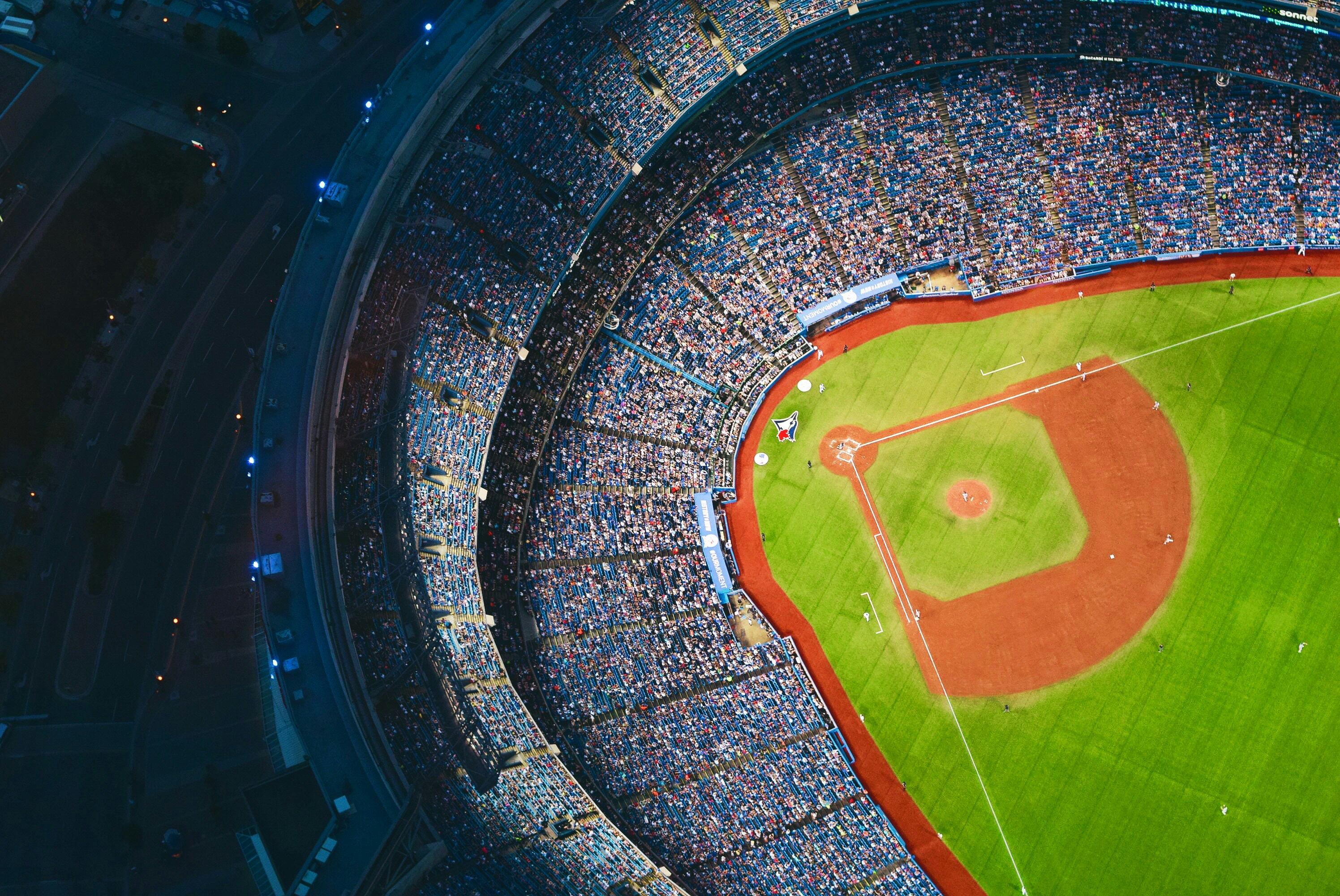Los estadios de la MLB cuentan con cámaras para detectar los lanzamientos (Unsplash)