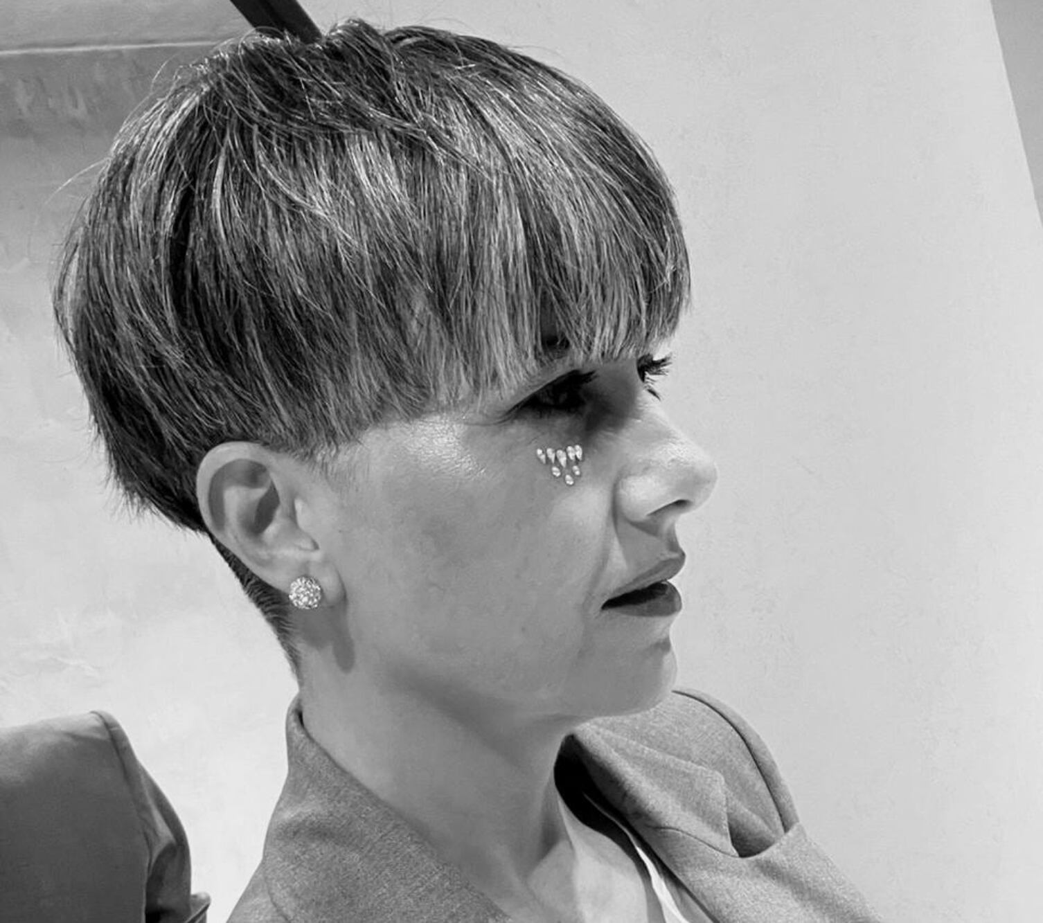 Con 43 años y canosa, como ella misma lo define, decidió ser modelo, algo que deseaba desde que tenía uso de razón.