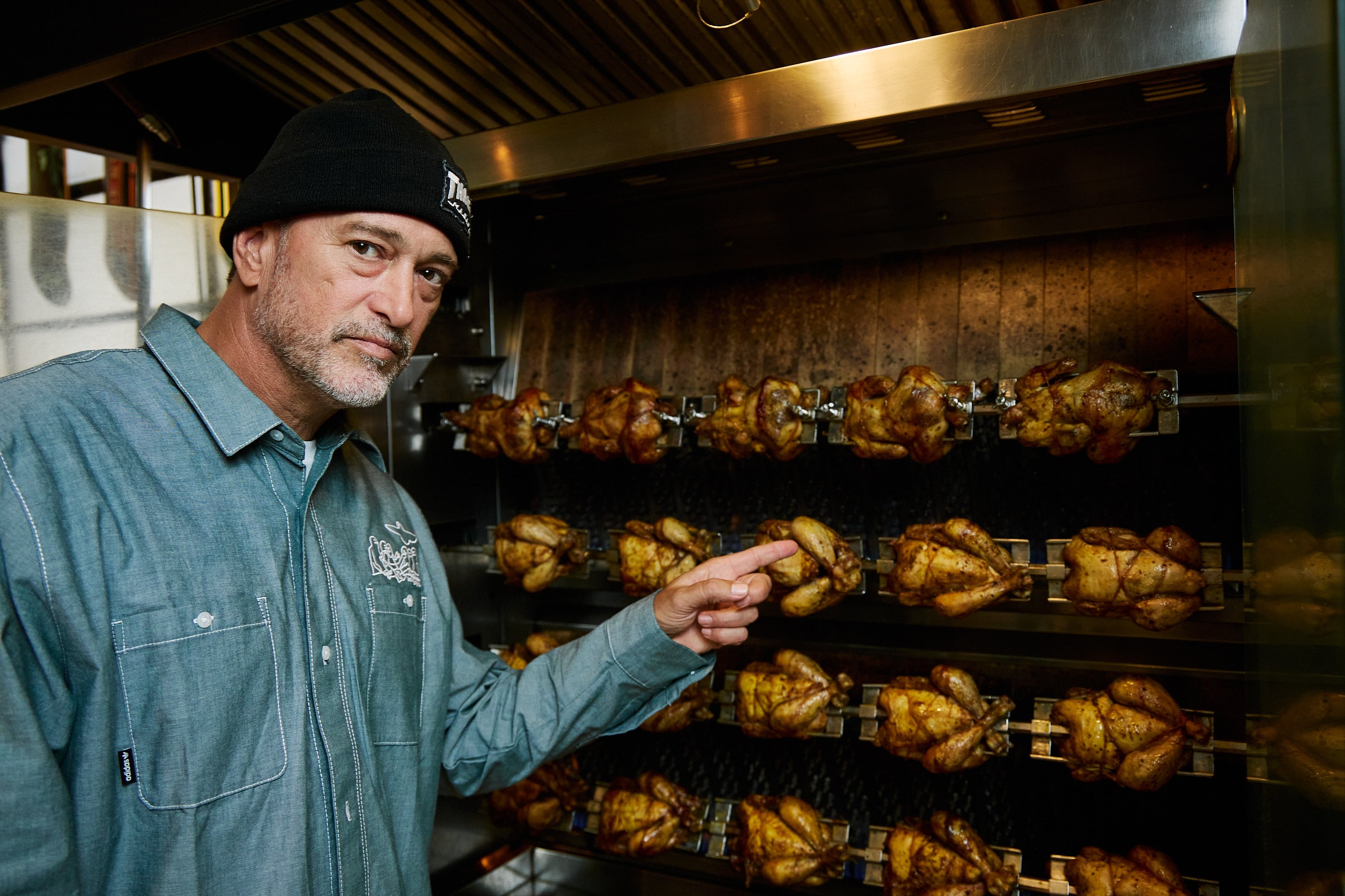 El pollo al spiedo al ajillo es uno de los tres platos más elegidos en La Cantina
