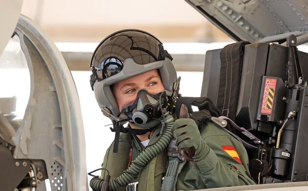Imágenes: el primer vuelo de la princesa Leonor en un avión de combate