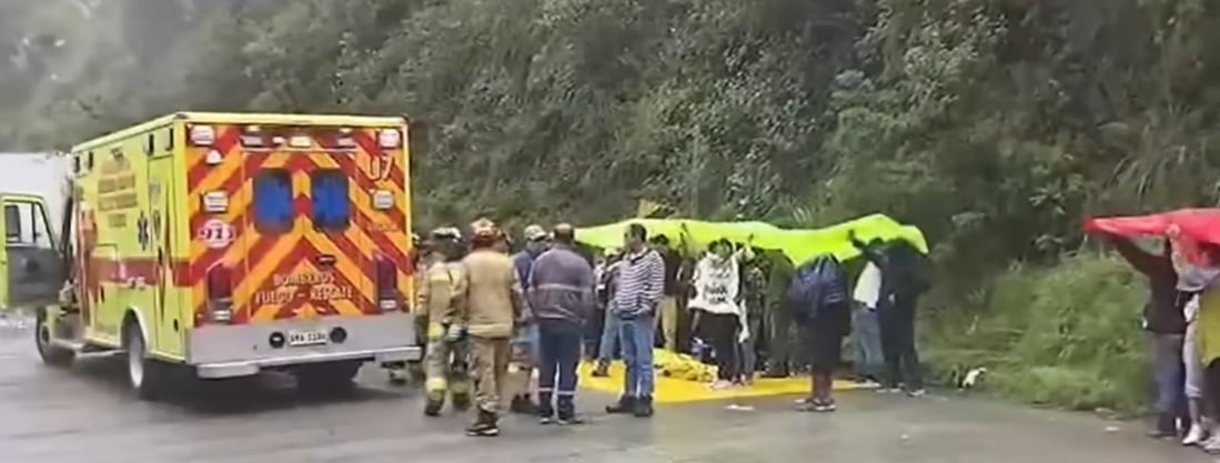 Muchos de los heridos fueron atendidos al costado del camino