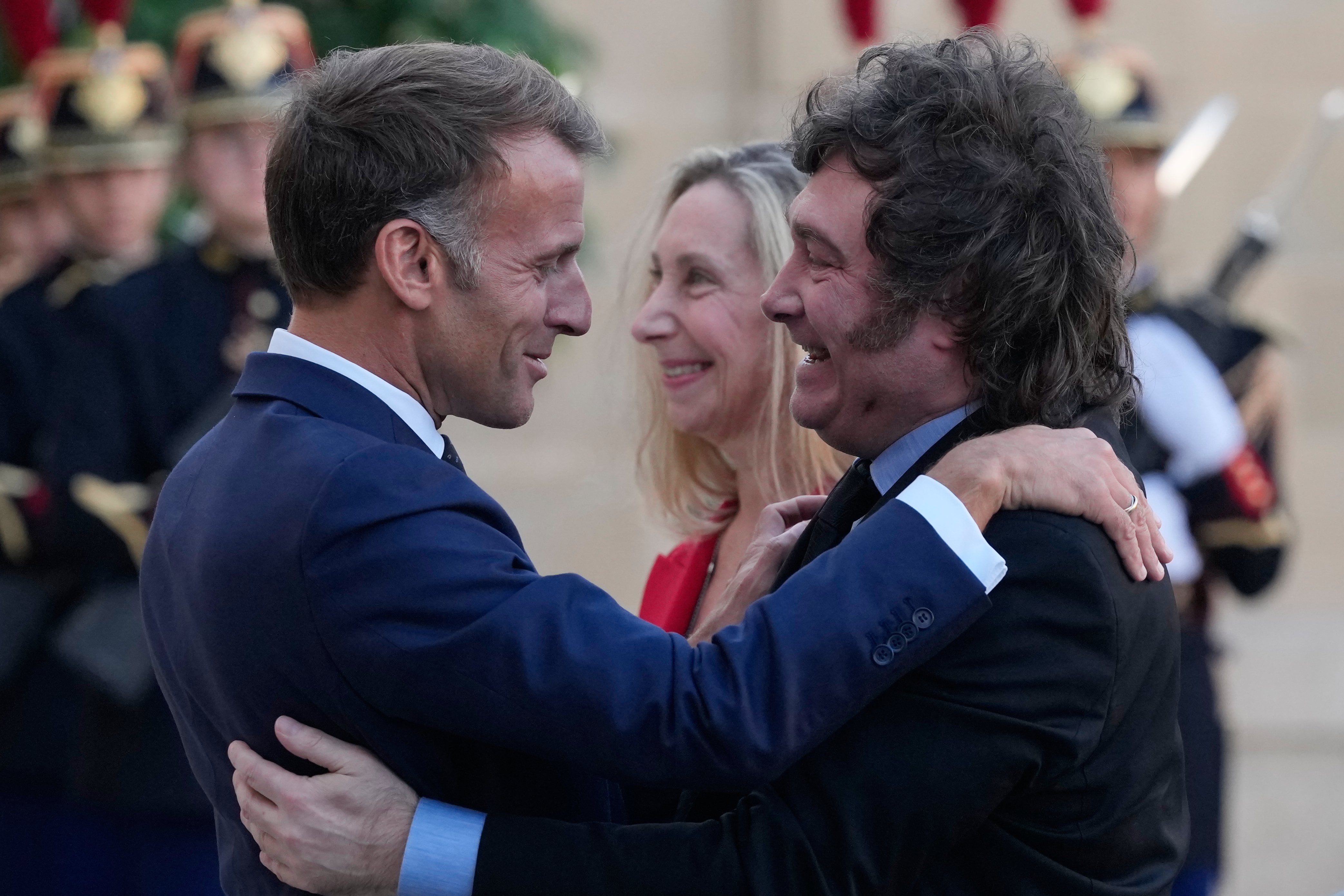 Javier Milei y Emmanuel Macron. Oct. 1, 2026. (AP Photo/Christophe Ena)