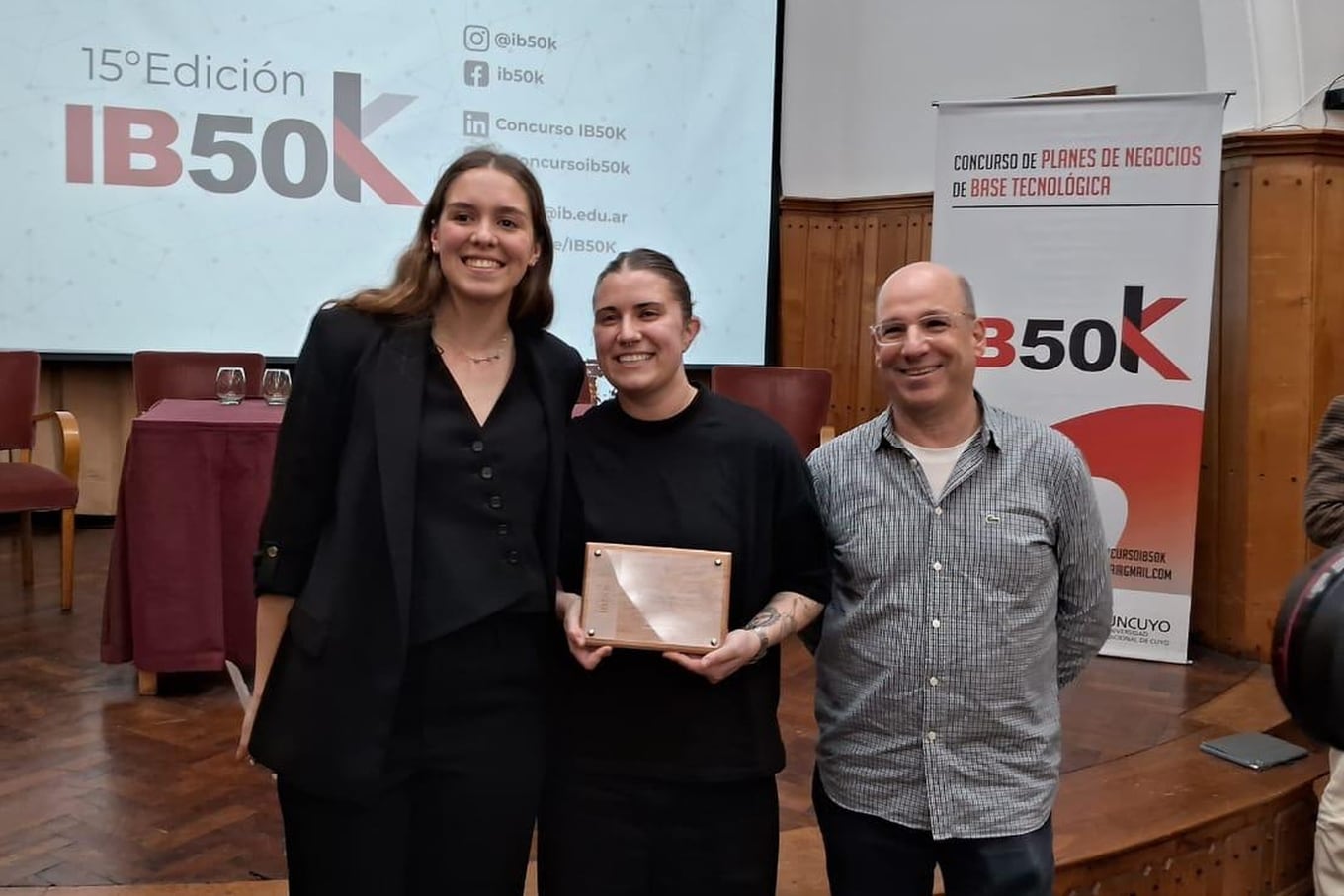 Pilar Mendiburu, Florencia Cavalieri y Flavio Colavecchia, creadores de Calíape, la app ganadora del concurso IB50K