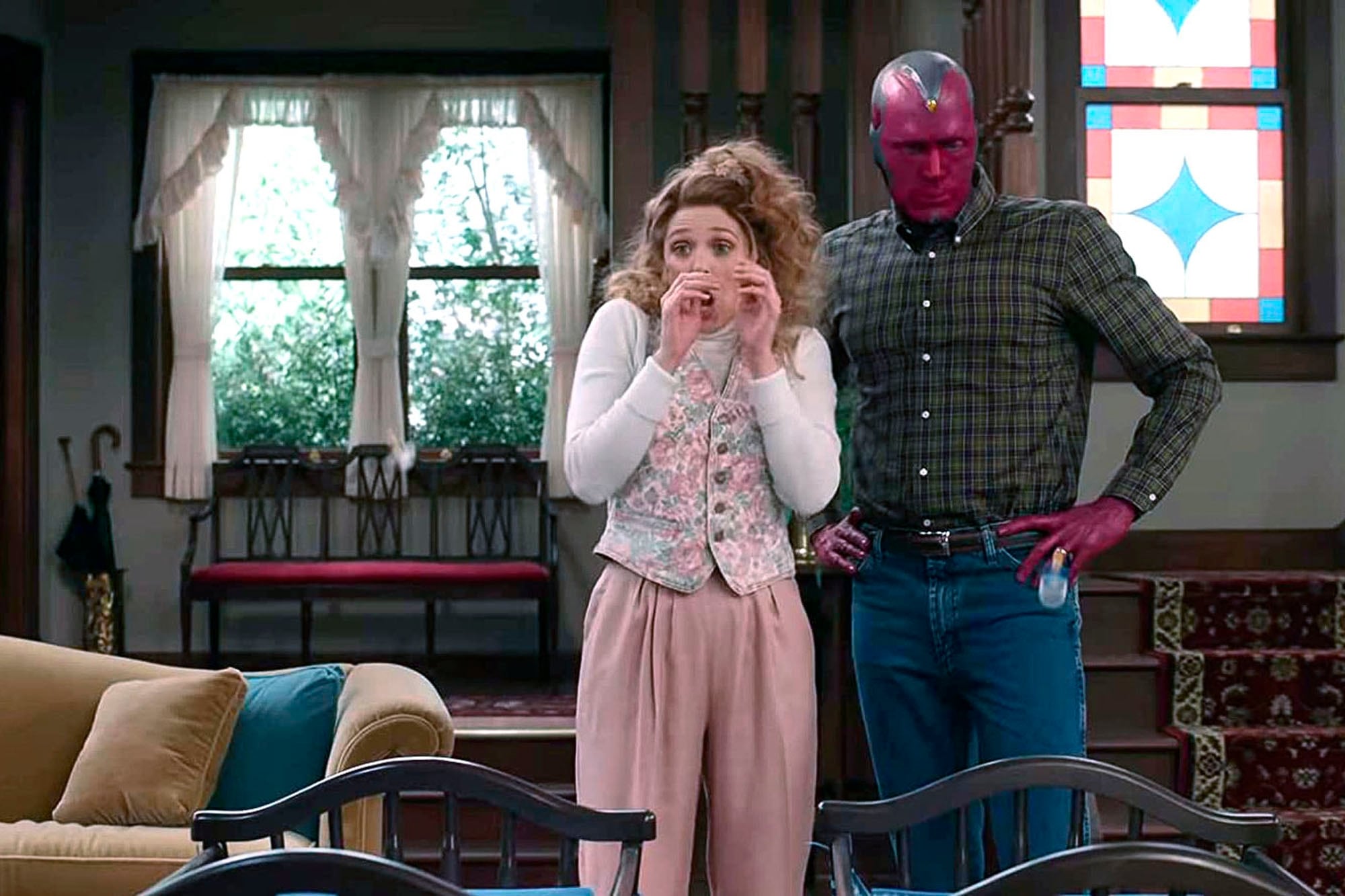 Elizabeth Olsen y Paul Bettany en WandaVision (2021)