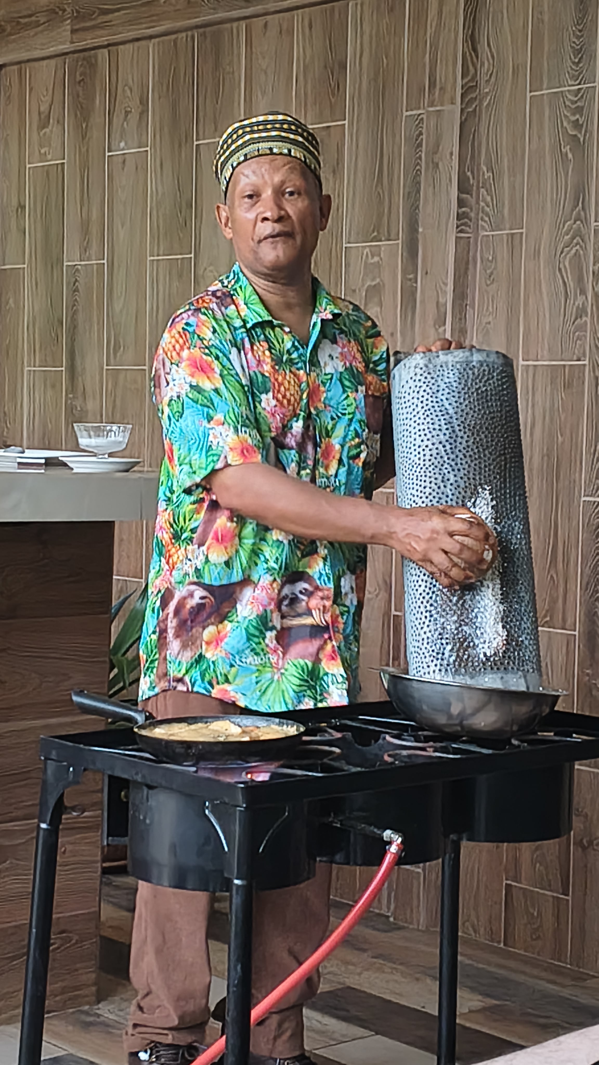 Cloied Taylor enseña a cocinar platos a base de coco