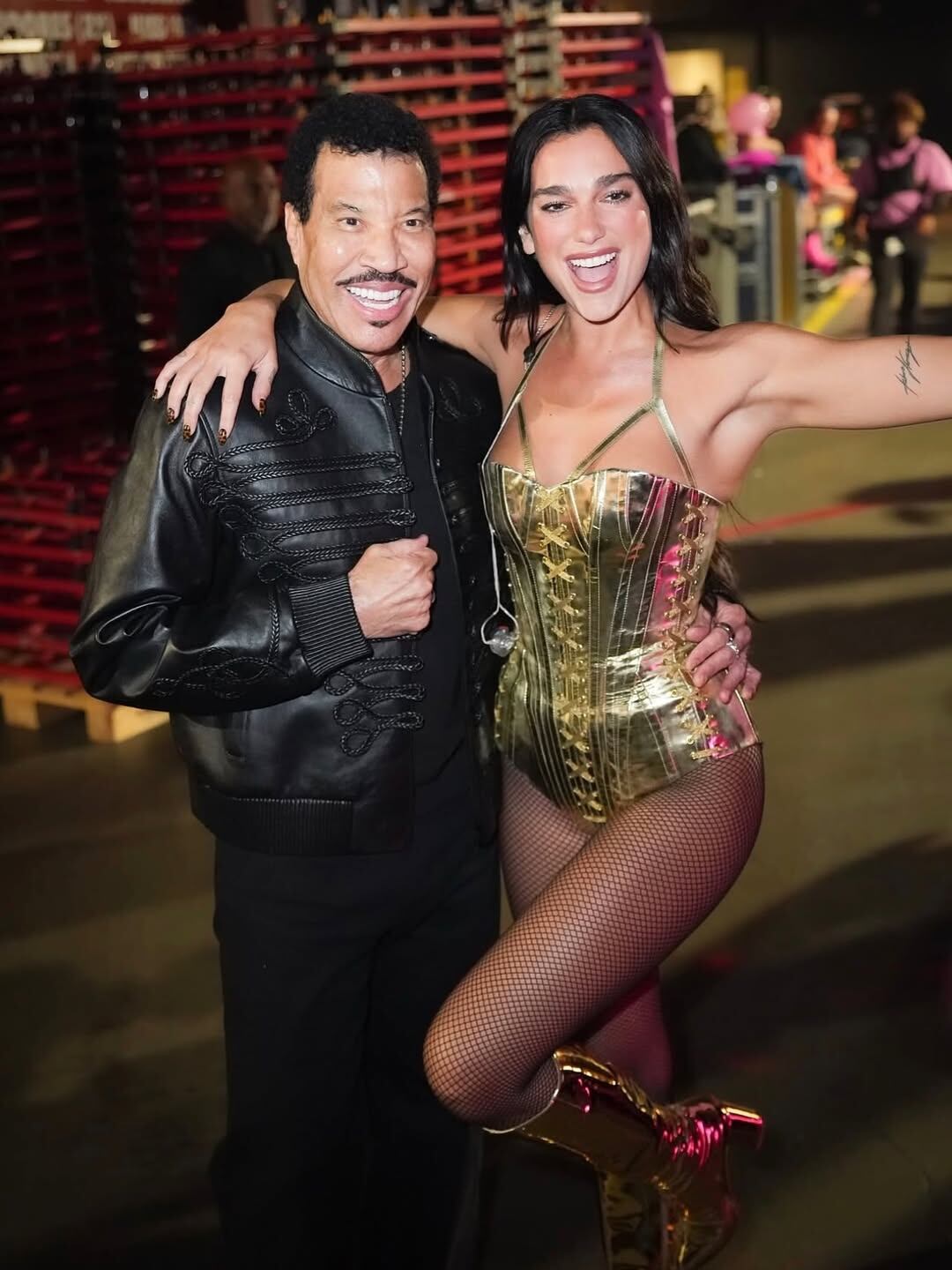 Lionel Richie y Dua Lipa cantaron juntos durante el show de la británica en Los Angeles (Foto: Instagram @dualipa)